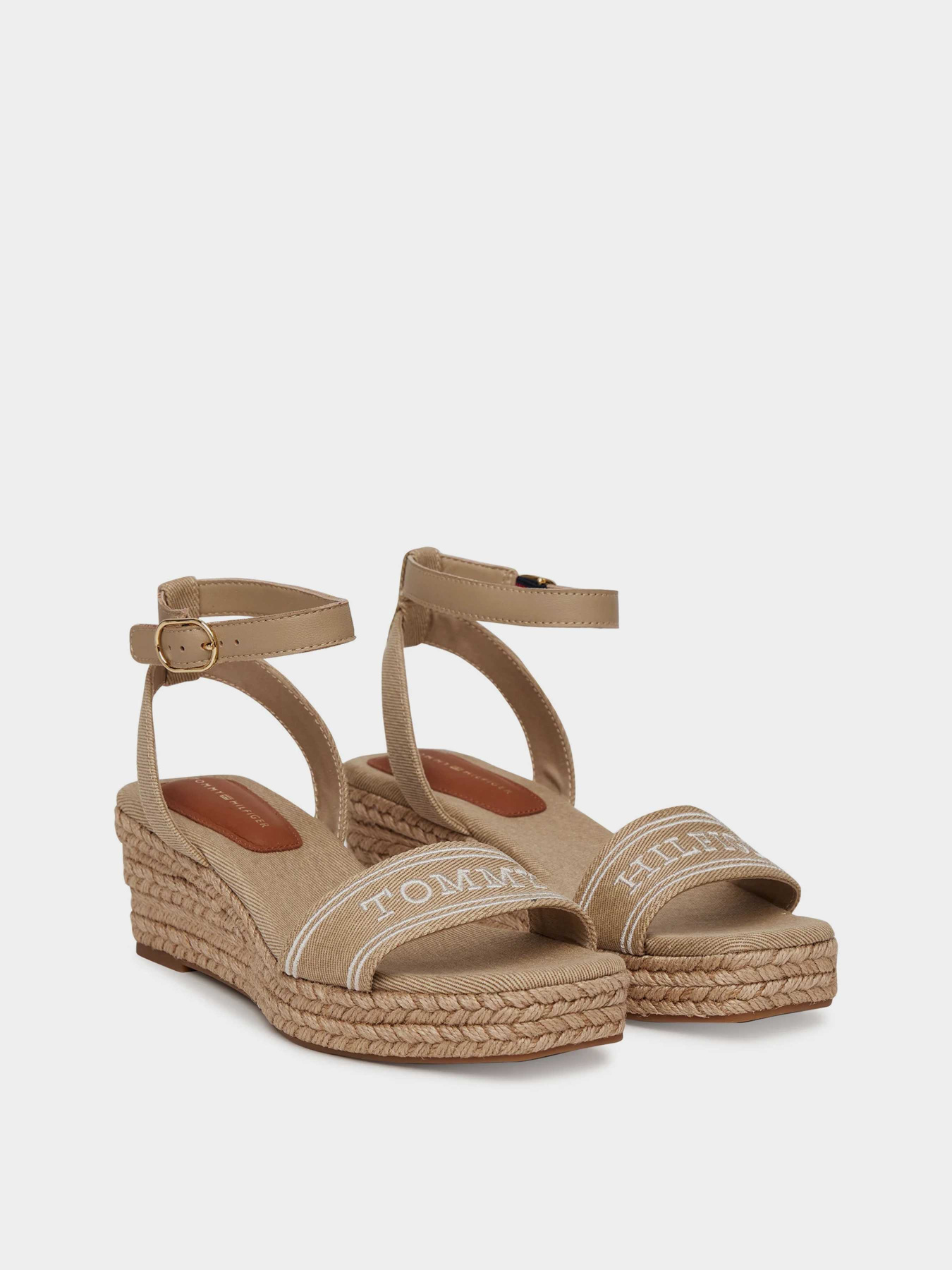 Босоножки Tommy Hilfiger модель FW0FW08805-ACC Босоножки Tommy Hilfiger модель FW0FW08805-ACC Фото