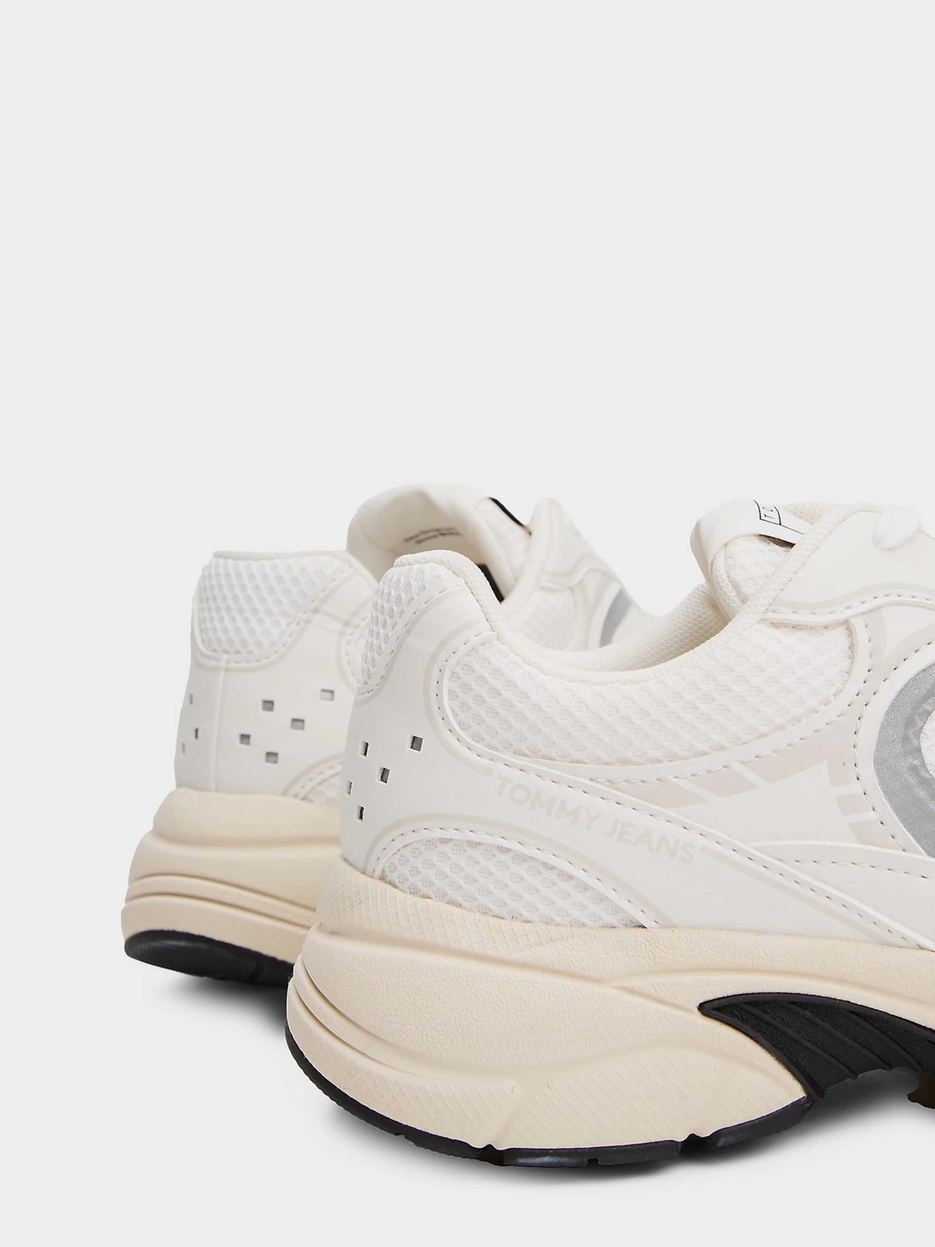 Кросівки Tommy Hilfiger модель EN0EN02745-P06 Фото