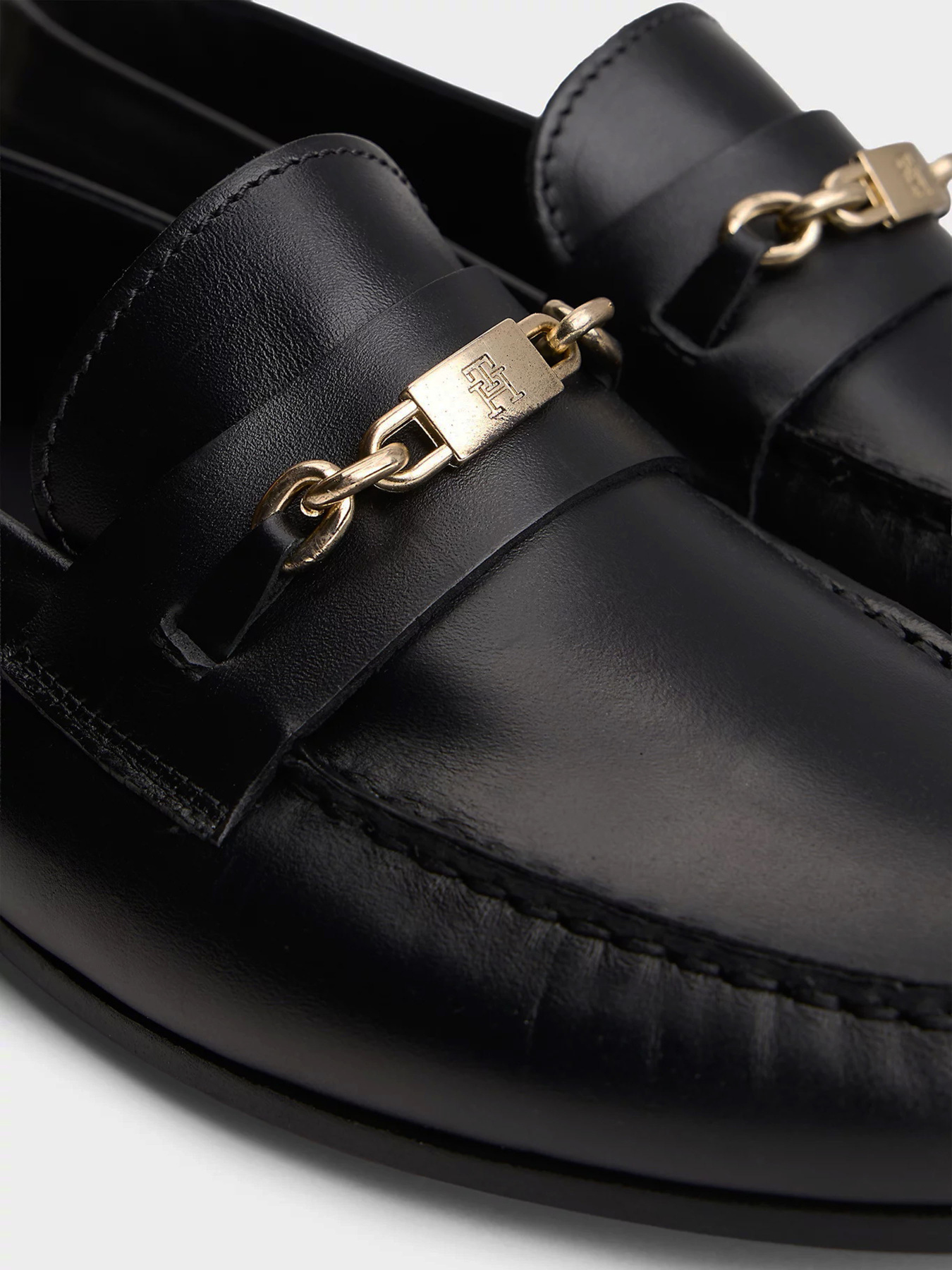 Лоферы Tommy Hilfiger TH CHAIN LEATHER LOAFER модель FW0FW08956-BDS Фото