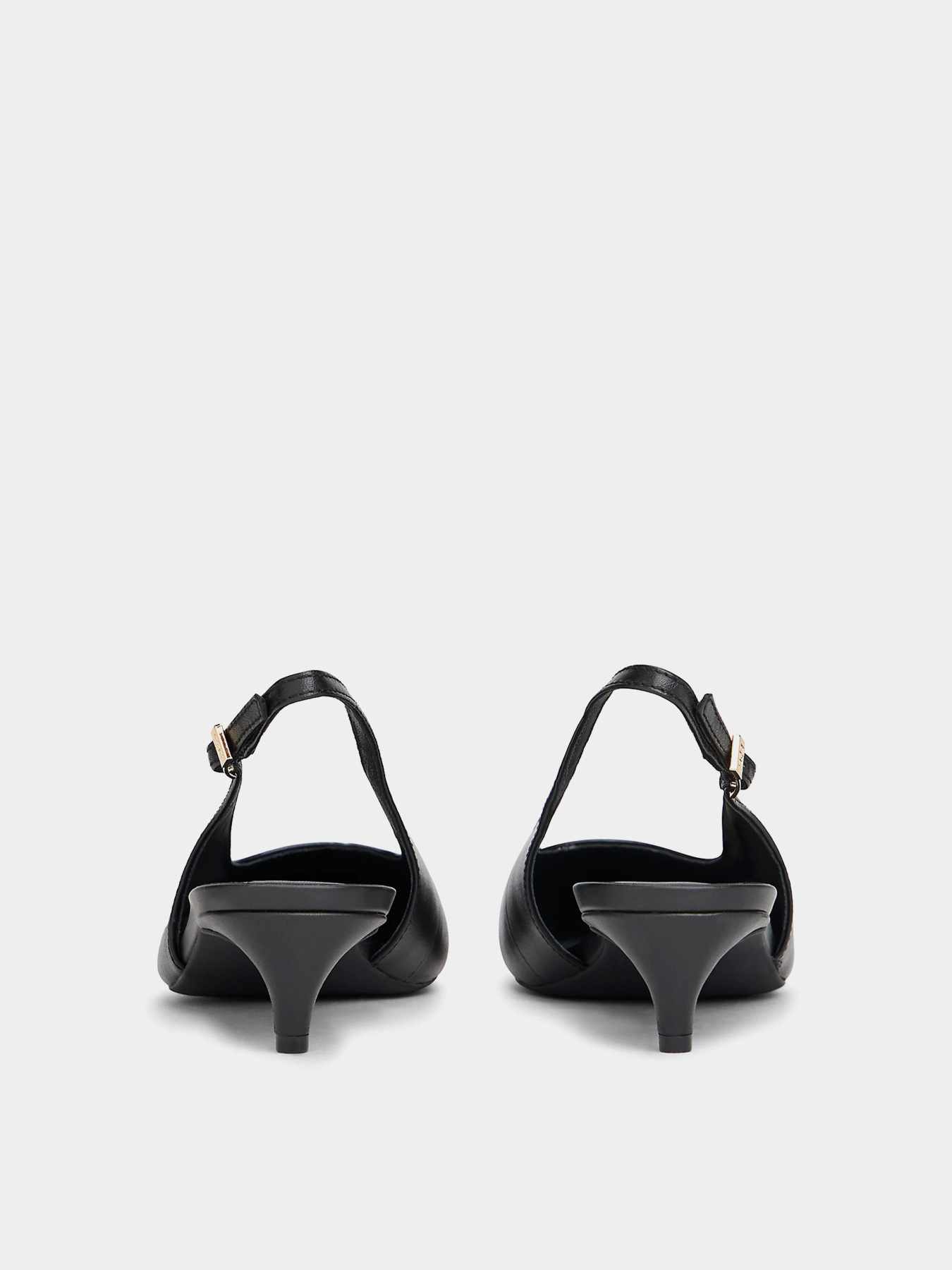 Слингбэки Tommy Hilfiger TH BUCKLE SLINGBACK LOW PUMP модель FW0FW09009-BDS Слингбэки Tommy Hilfiger TH BUCKLE SLINGBACK LOW PUMP модель FW0FW09009-BDS Фото