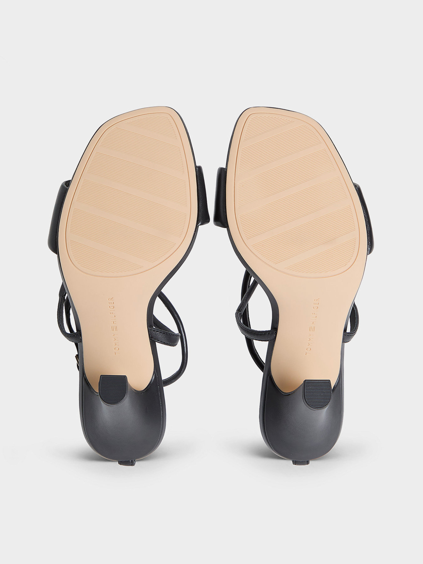 Босоножки Tommy Hilfiger ELEVATED HEELED SANDAL модель FW0FW09277-BDS Фото