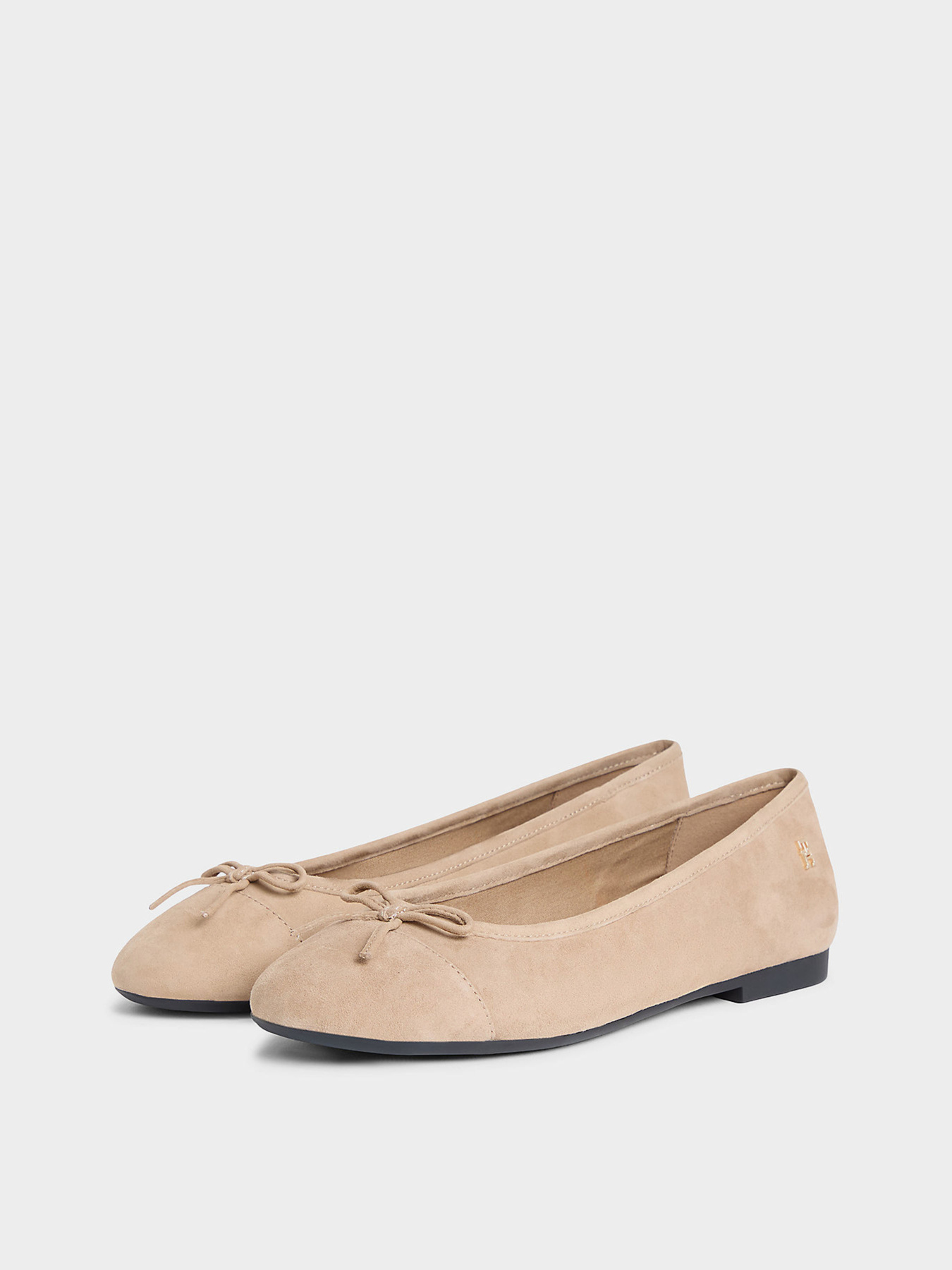 Туфли и лоферы Tommy Hilfiger HILFIGER SUEDE BALLERINA модель FW0FW09357-RBC Туфли и лоферы Tommy Hilfiger HILFIGER SUEDE BALLERINA модель FW0FW09357-RBC Фото