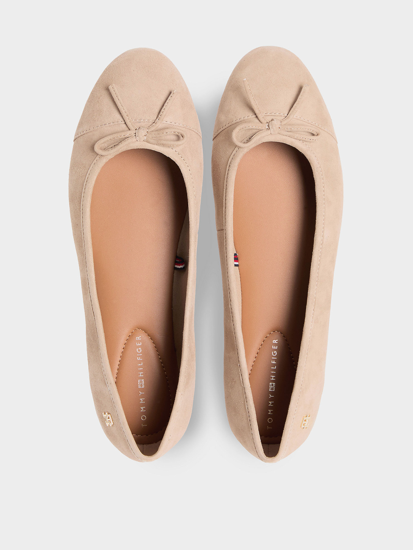 Туфли и лоферы Tommy Hilfiger HILFIGER SUEDE BALLERINA модель FW0FW09357-RBC Туфли и лоферы Tommy Hilfiger HILFIGER SUEDE BALLERINA модель FW0FW09357-RBC Фото