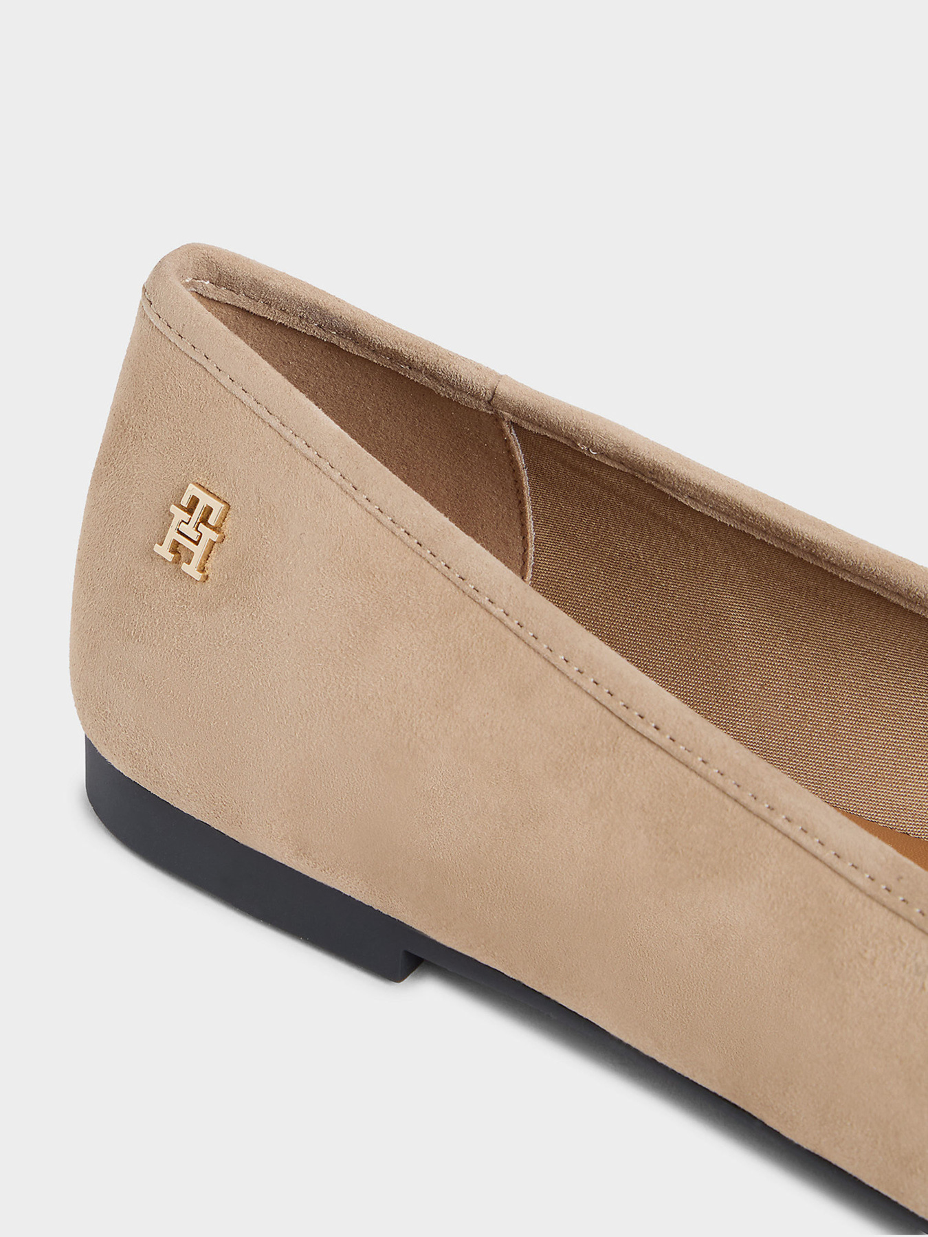Туфли и лоферы Tommy Hilfiger HILFIGER SUEDE BALLERINA модель FW0FW09357-RBC Туфли и лоферы Tommy Hilfiger HILFIGER SUEDE BALLERINA модель FW0FW09357-RBC Фото