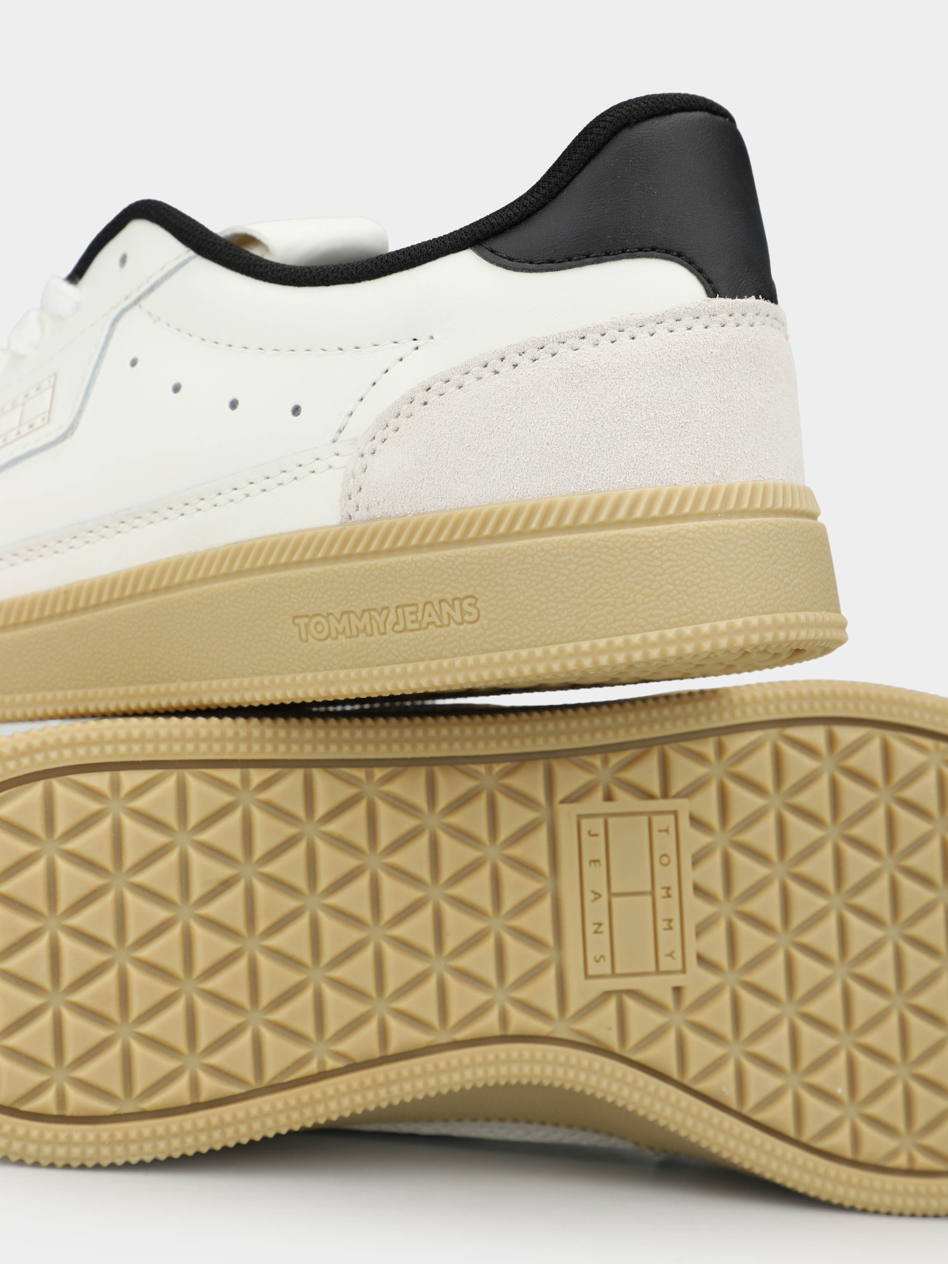 Tommy Hilfiger модель EN0EN02988-0K9 Фото