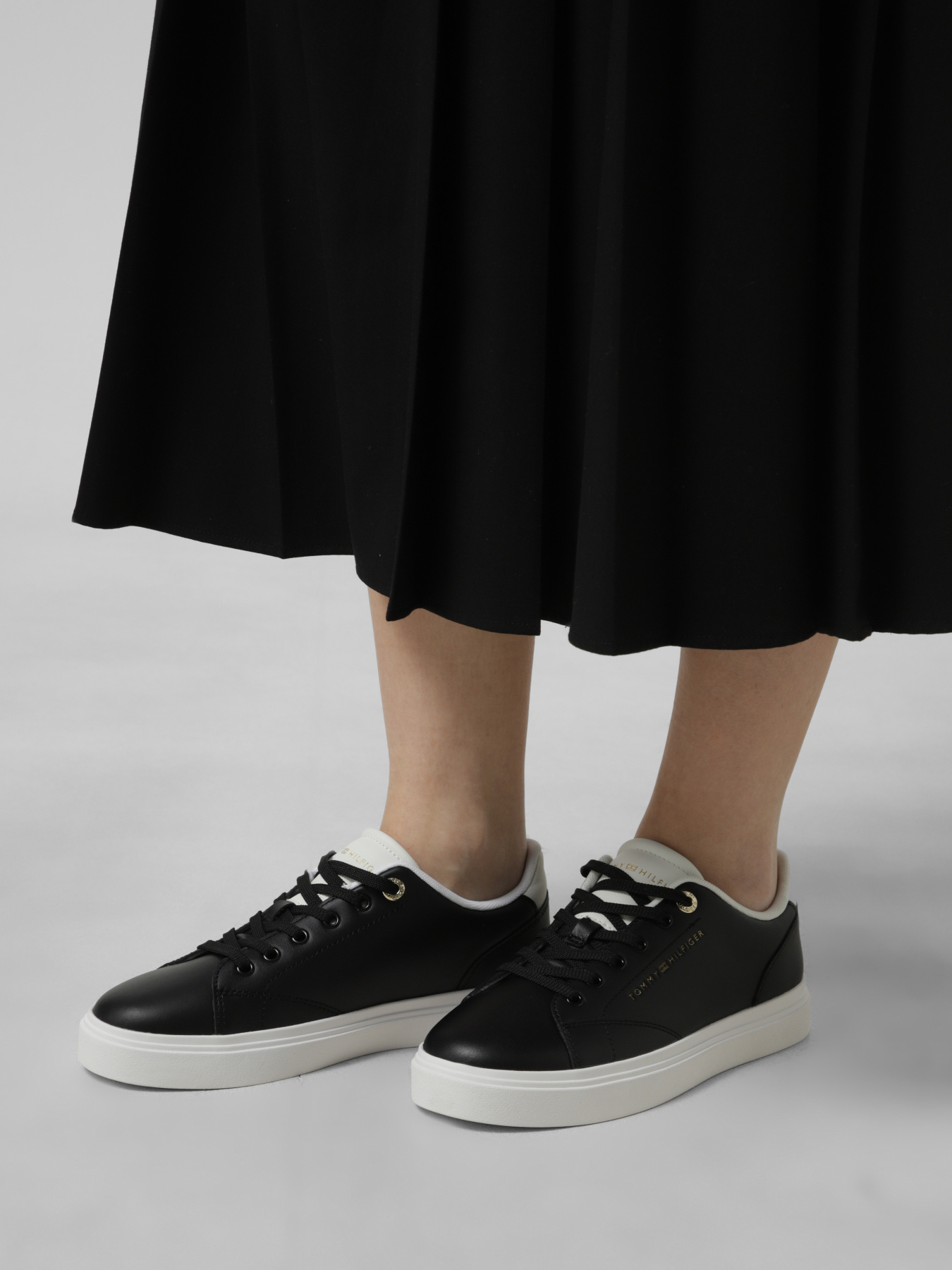 Кеды низкие Tommy Hilfiger TH FEMININE CUPSOLE LEATHER модель FW0FW09105-0GJ Кеды низкие Tommy Hilfiger TH FEMININE CUPSOLE LEATHER модель FW0FW09105-0GJ Фото