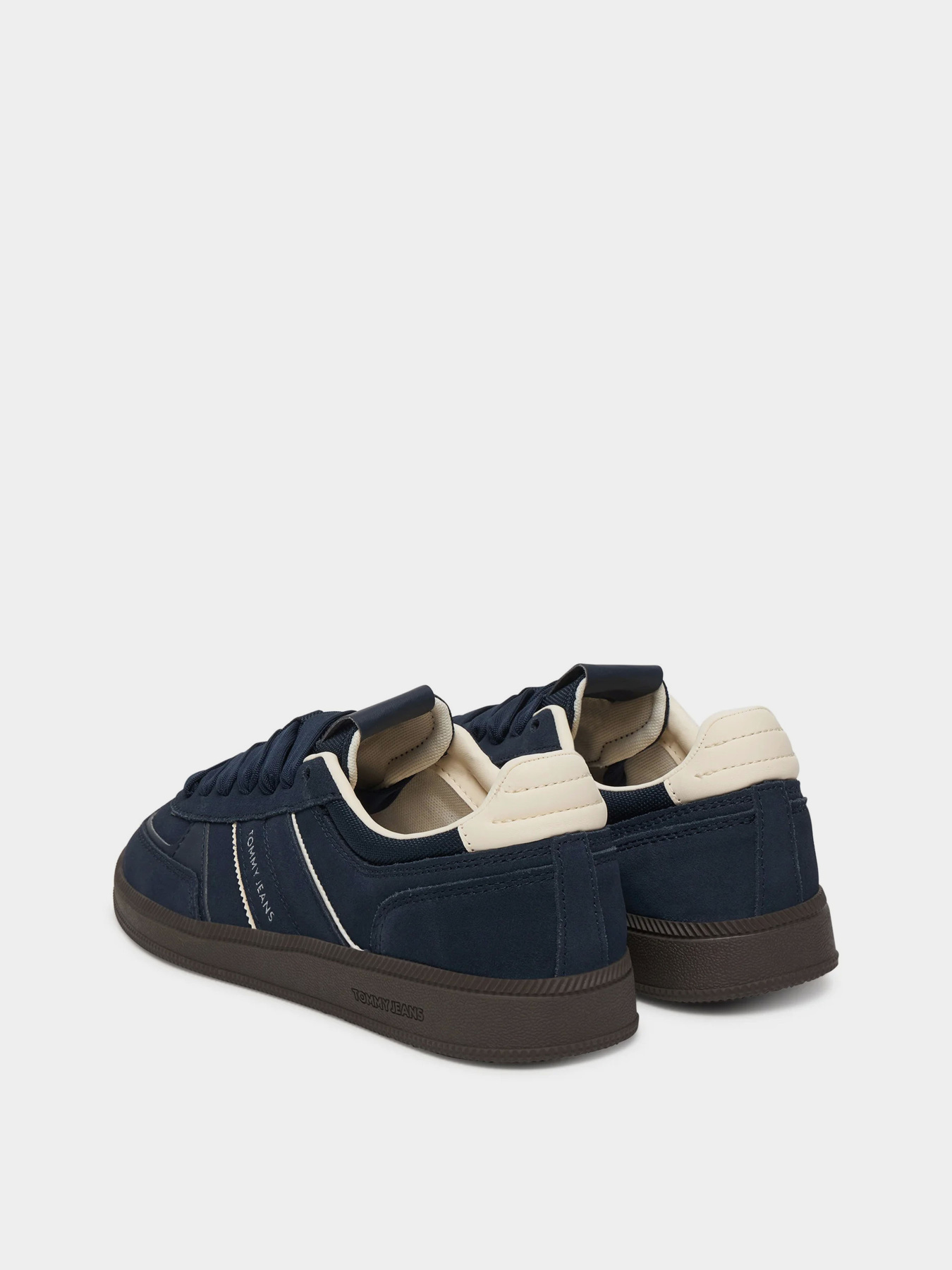 Кеды низкие Tommy Hilfiger THE GREENWICH EDGE SUEDE модель EN0EN02924-C1G Кеды низкие Tommy Hilfiger THE GREENWICH EDGE SUEDE модель EN0EN02924-C1G Фото