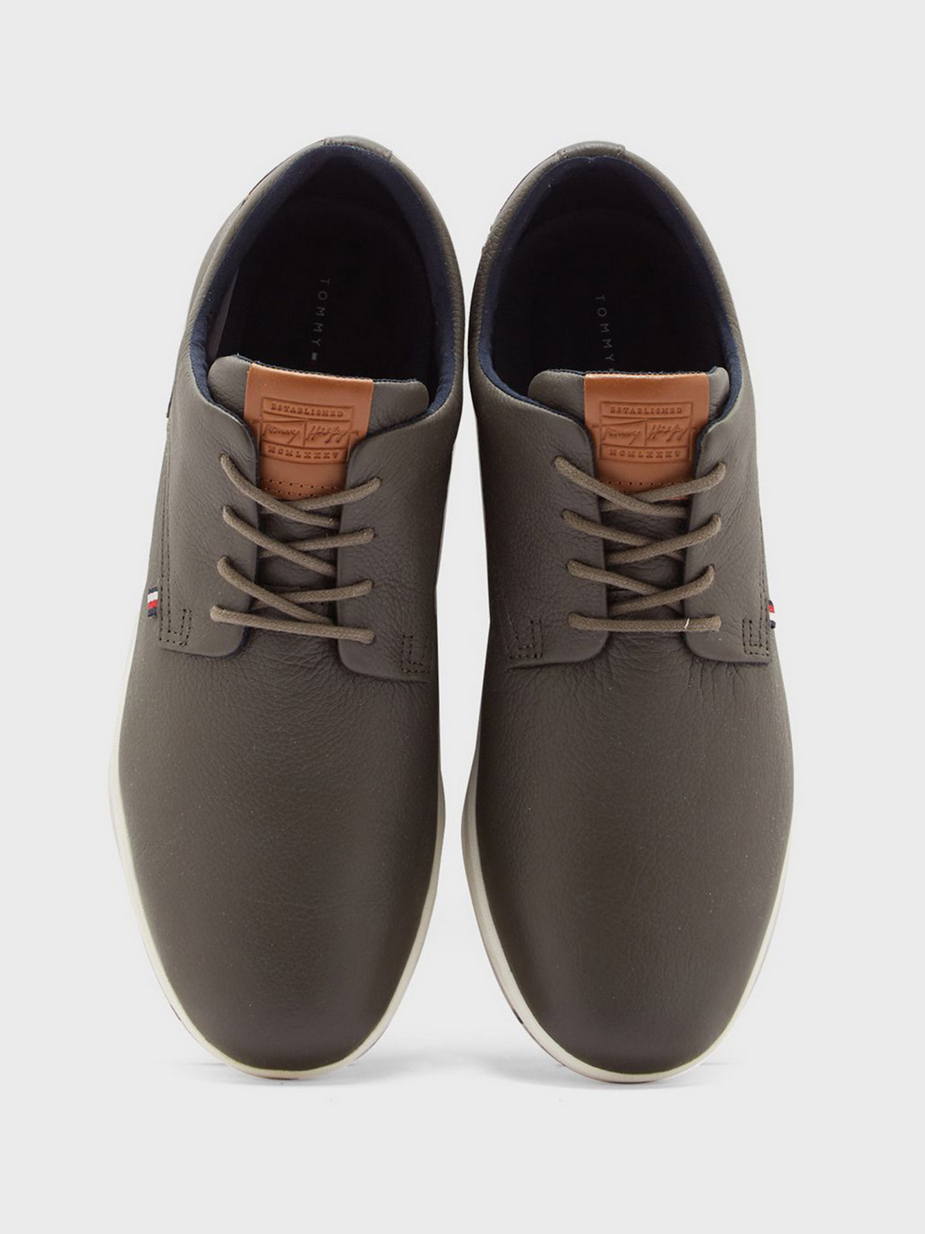 Напівчеревики Tommy Hilfiger Lightweight Leather Hybrid модель FM0FM03600-GWM Напівчеревики Tommy Hilfiger Lightweight Leather Hybrid модель FM0FM03600-GWM Фото