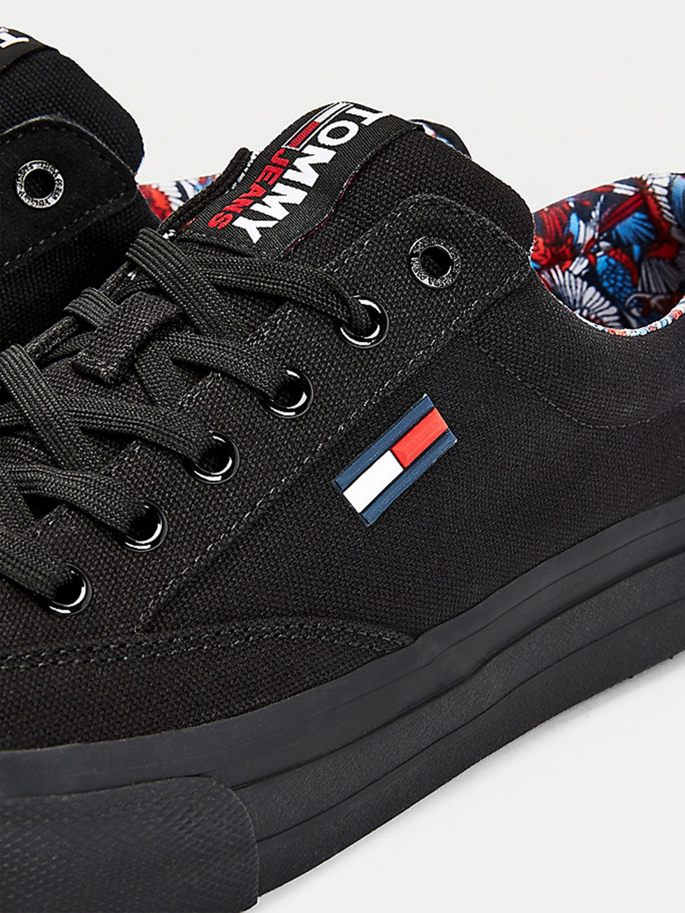 Кеди низькі Tommy Hilfiger Contrast Trim Lace-Up Trainers модель EM0EM00735-BDS Фото