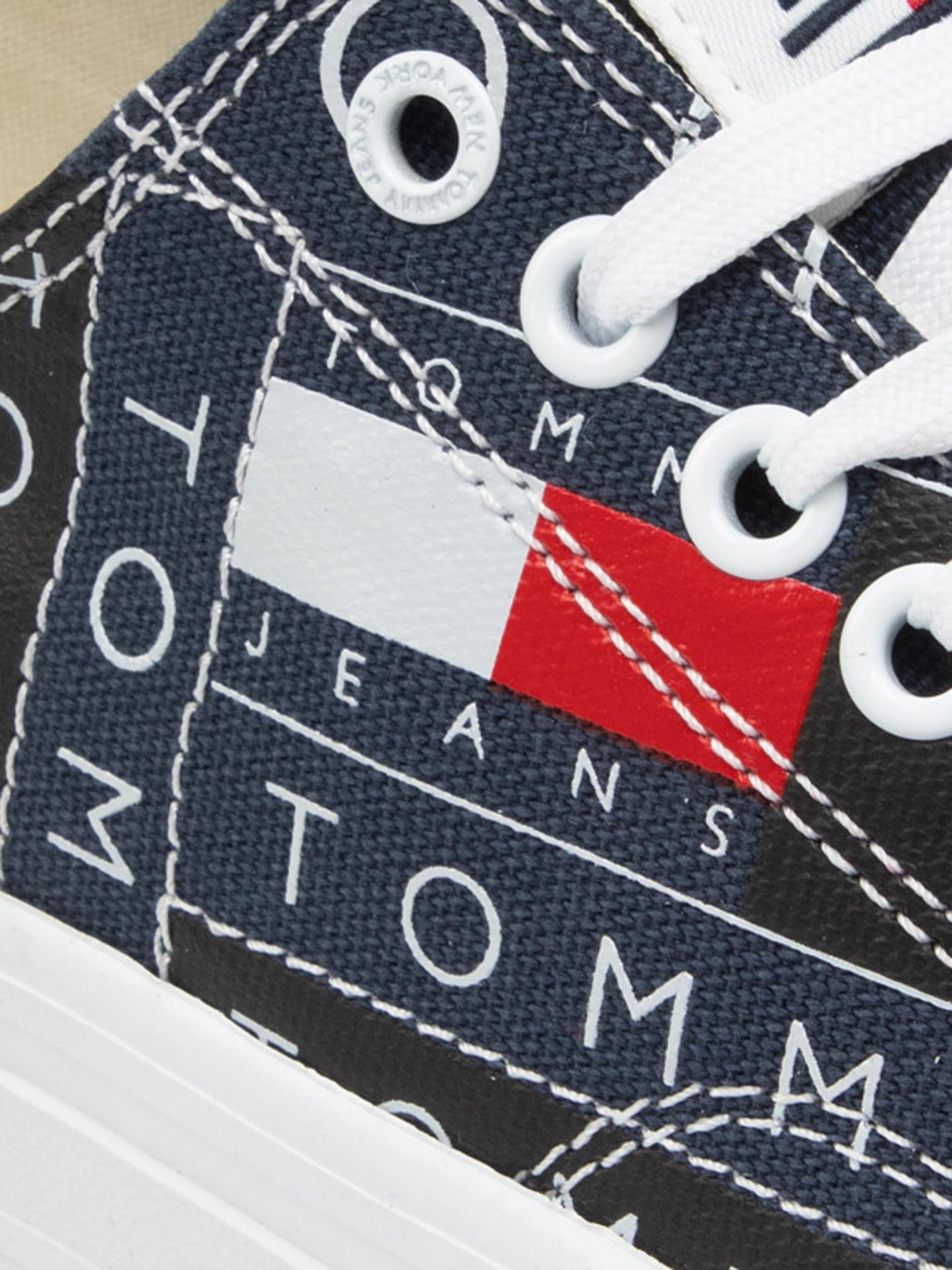 Кеды низкие Tommy Hilfiger Long Lace Up Print модель EM0EM00716-0GZ Фото