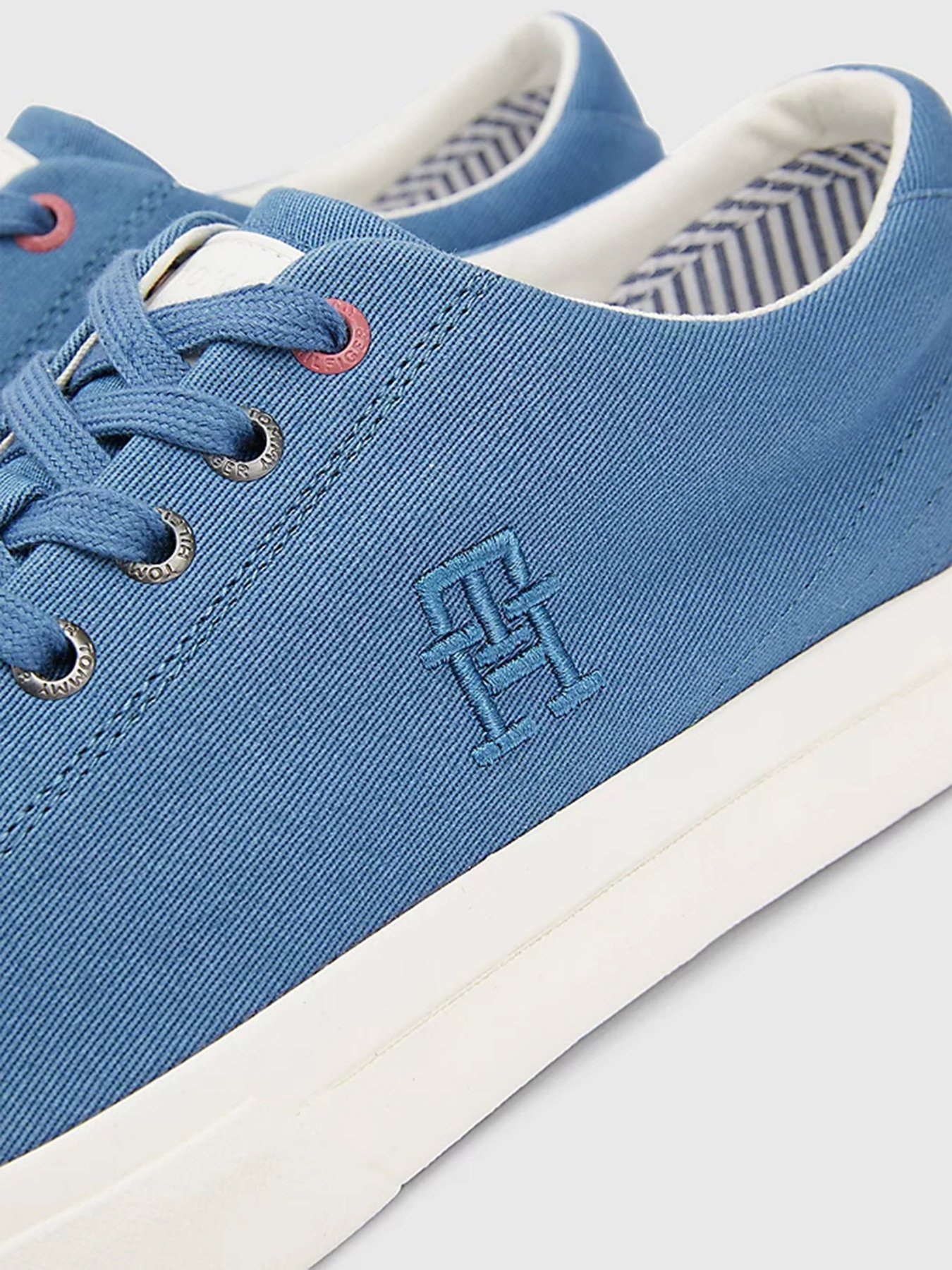 Кеды низкие Tommy Hilfiger модель FM0FM04422-DBX Фото