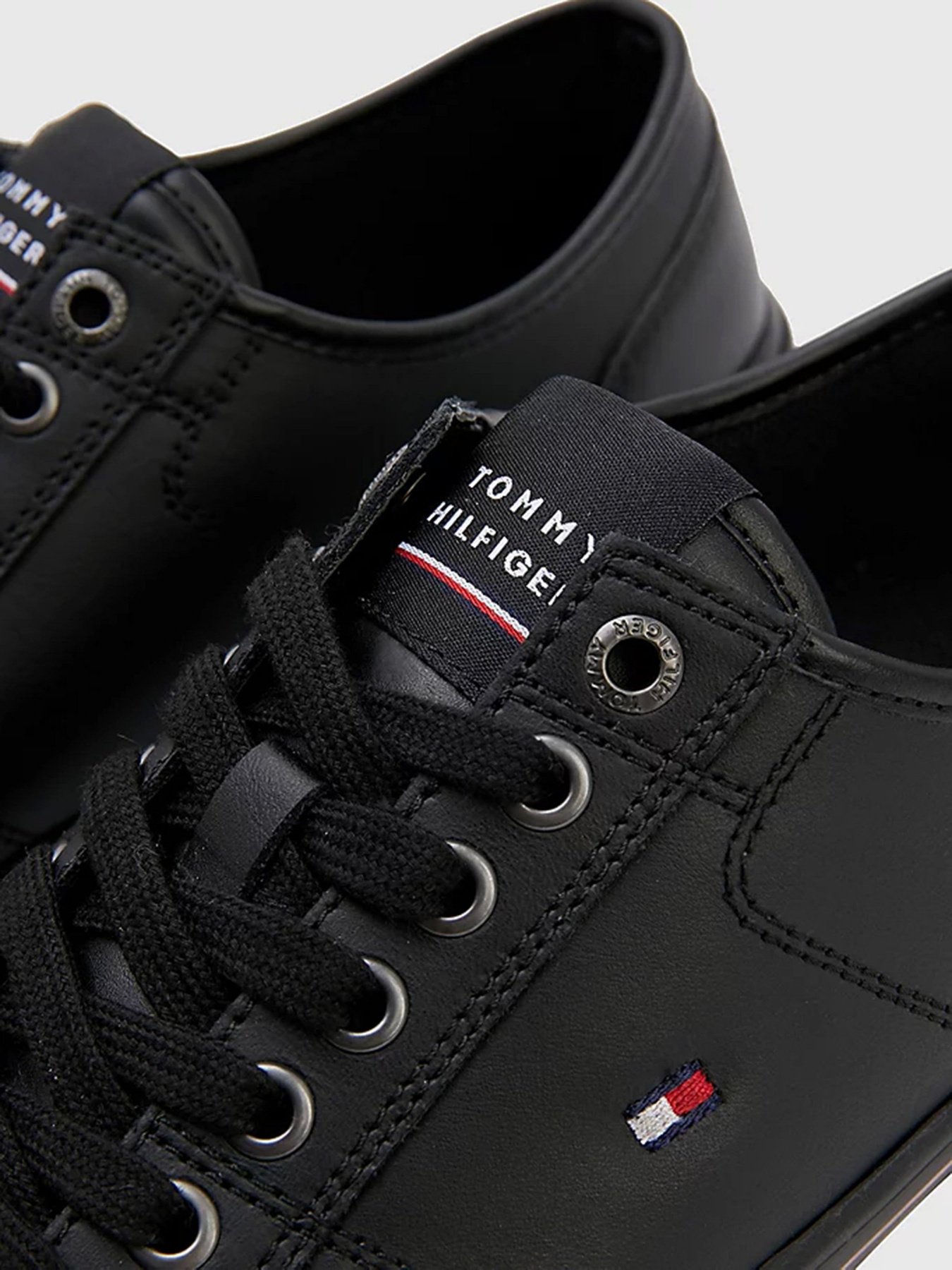 Кеды низкие Tommy Hilfiger модель FM0FM04561-BDS Фото