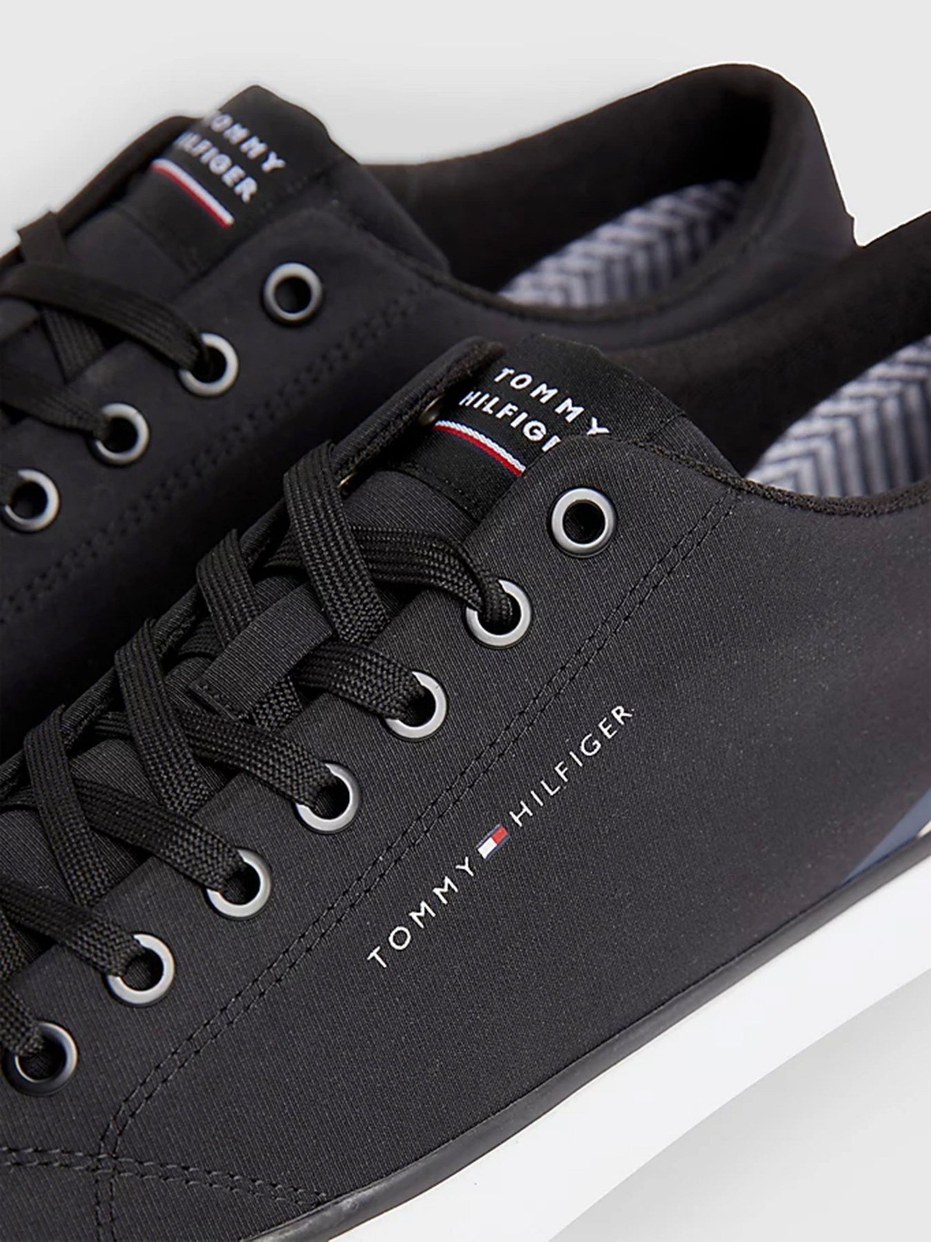 Кеды низкие Tommy Hilfiger модель FM0FM04735-BDS Фото