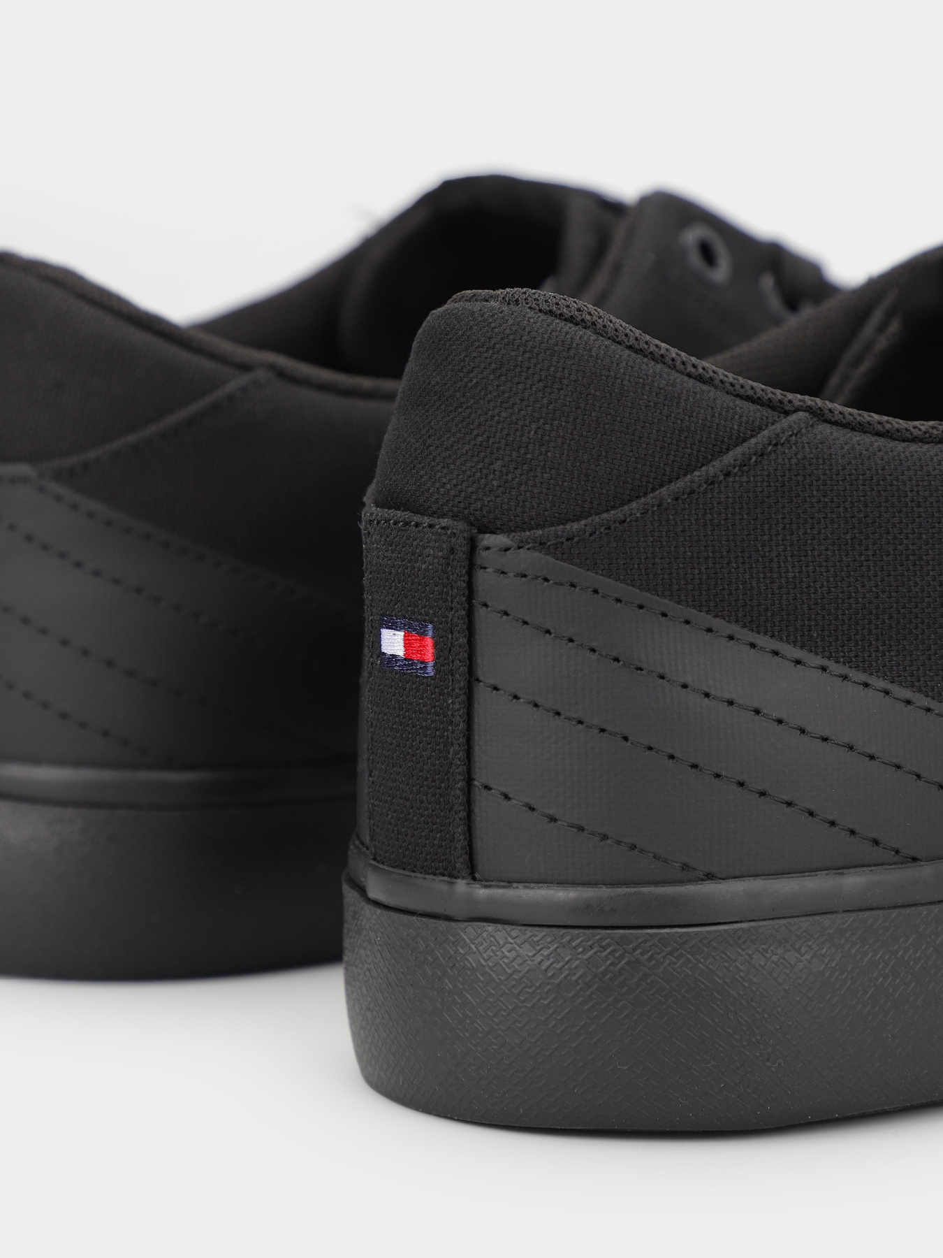 Кеды низкие Tommy Hilfiger модель FM0FM04737-BDS Фото