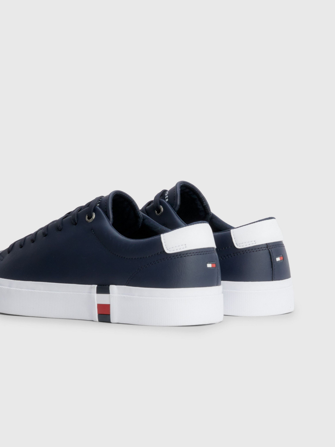 Кеды низкие Tommy Hilfiger SIGNATURE модель FM0FM04589-DW5 Фото