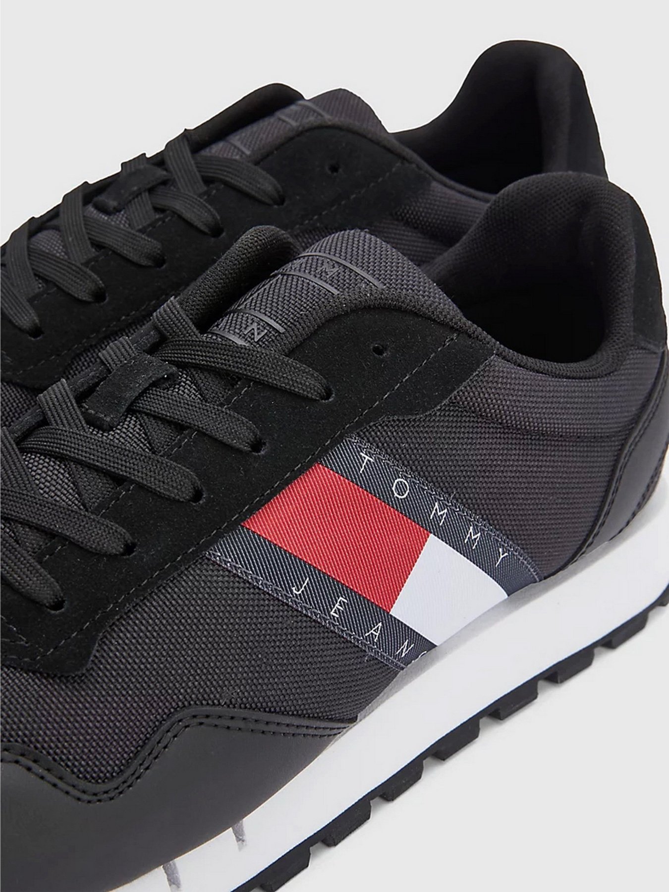 Кросівки Tommy Hilfiger модель EM0EM01081-BDS Кросівки Tommy Hilfiger модель EM0EM01081-BDS Фото