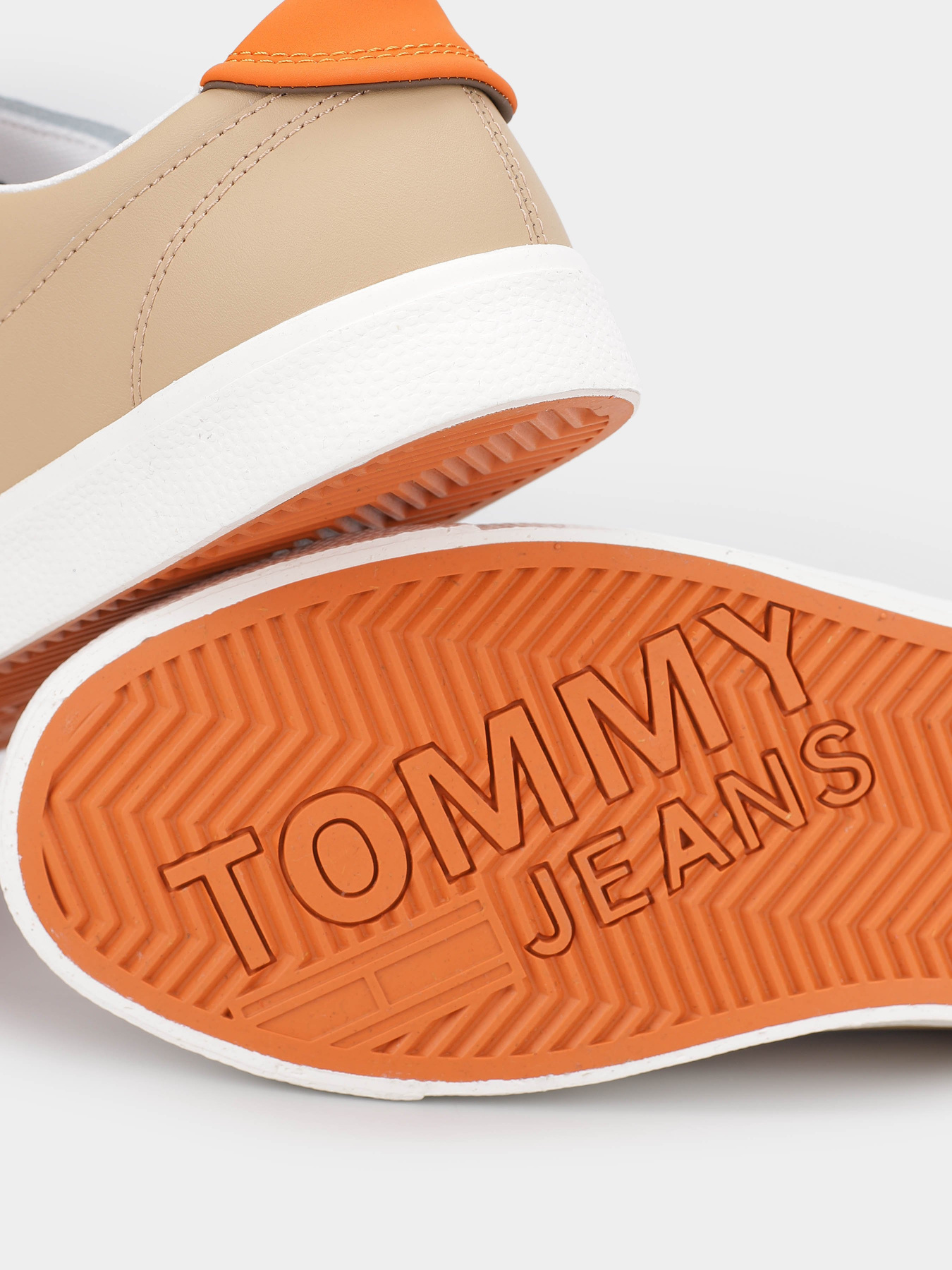 Кеды низкие Tommy Hilfiger CONTRAST HEEL LACE UP модель EM0EM01341-AB0 Фото