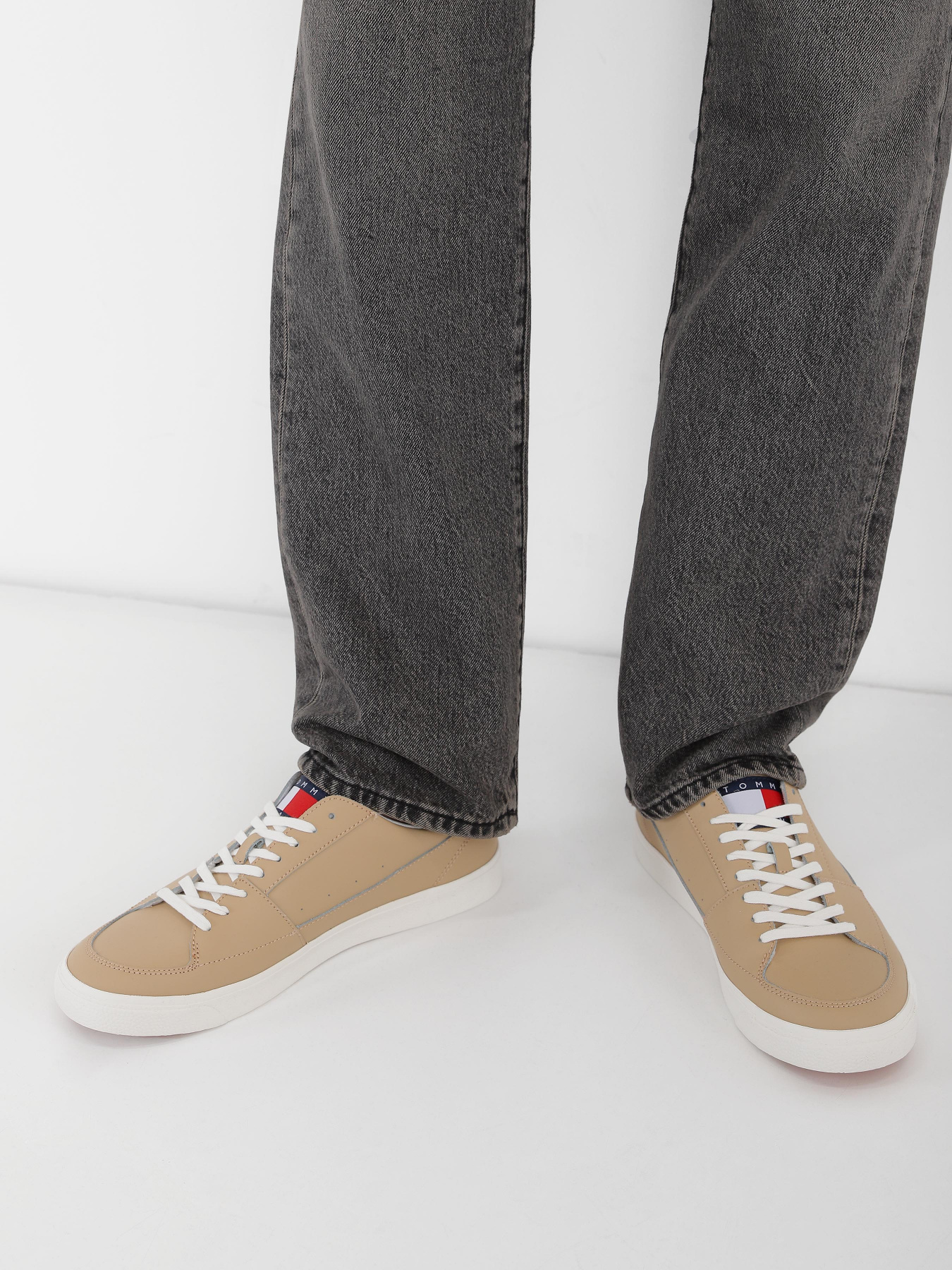 Кеди низькі Tommy Hilfiger CONTRAST HEEL LACE UP модель EM0EM01341-AB0 Кеди низькі Tommy Hilfiger CONTRAST HEEL LACE UP модель EM0EM01341-AB0 Фото