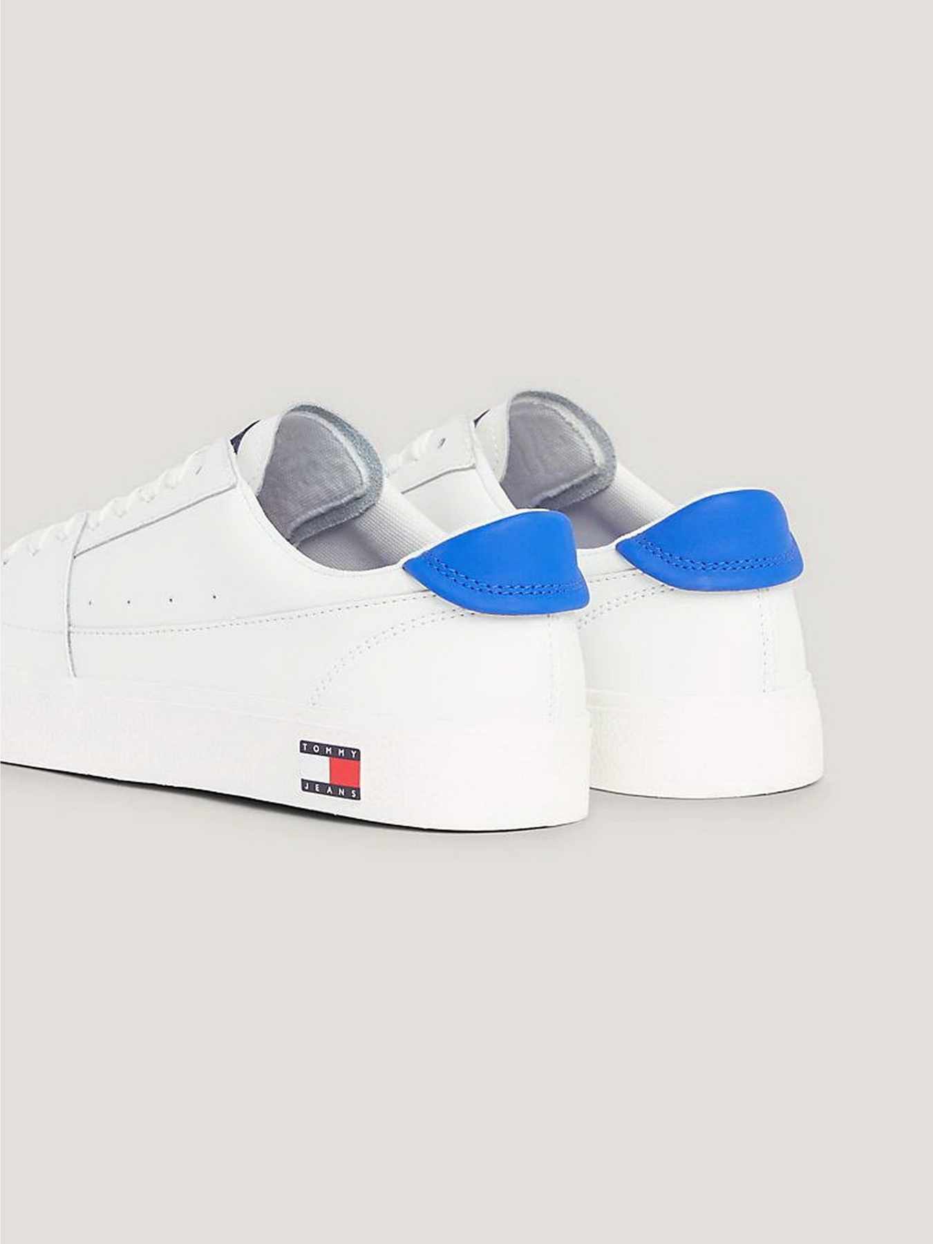 Кеды низкие Tommy Hilfiger Contrast Heel Lace Up модель EM0EM01341-YBL Фото