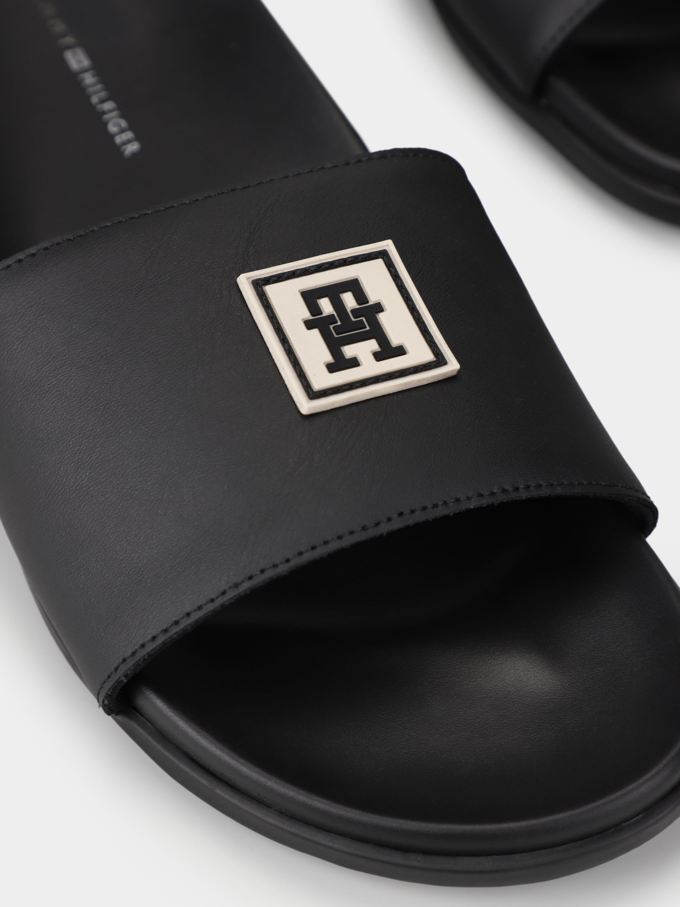 Шлепанцы Tommy Hilfiger модель FM0FM05031-BDS Фото