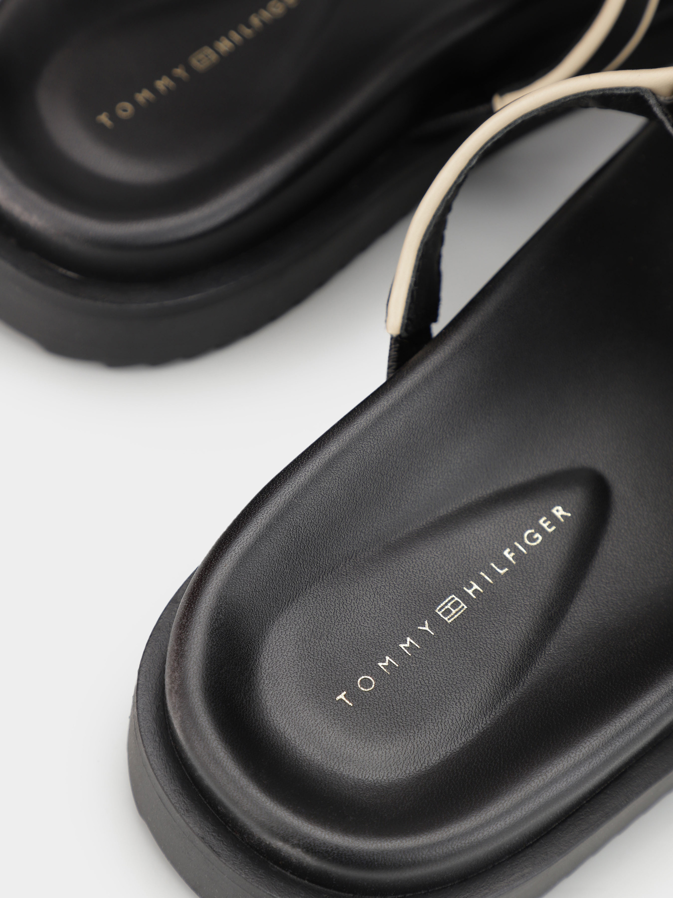 Сандалии Tommy Hilfiger модель FW0FW07798-BDS Фото