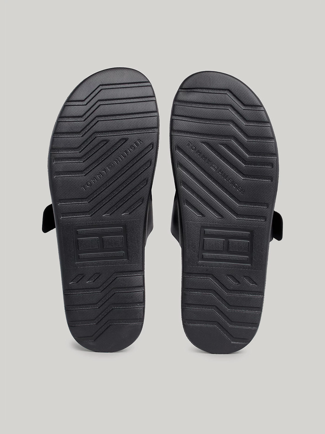 Шльопанці Tommy Hilfiger модель FM0FM05005-BDS Шльопанці Tommy Hilfiger модель FM0FM05005-BDS Фото