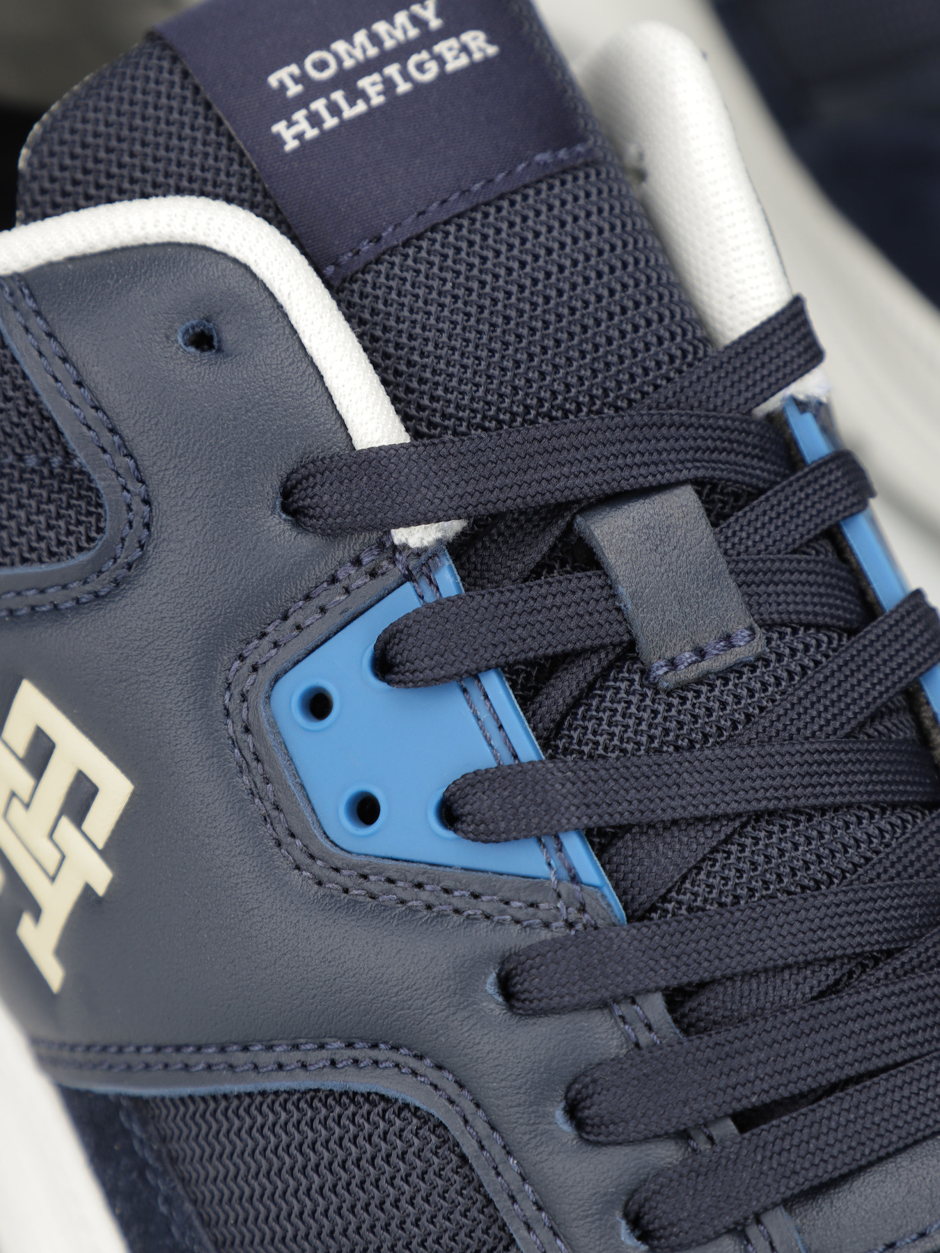 Кроссовки повседневные Tommy Hilfiger модель FM0FM04937-DW5 Кроссовки повседневные Tommy Hilfiger модель FM0FM04937-DW5 Фото
