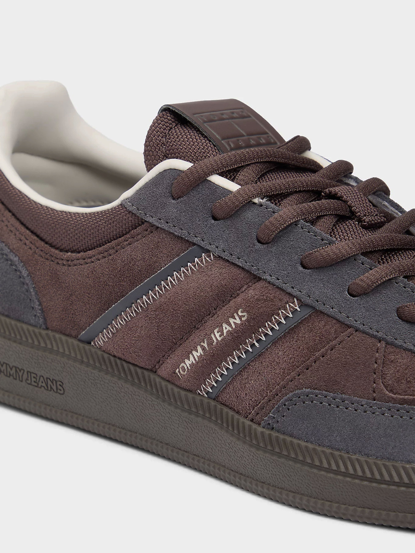 Кеды низкие Tommy Hilfiger THE GREENWICH EDGE SUEDE модель EM0EM01662-PT2 Кеды низкие Tommy Hilfiger THE GREENWICH EDGE SUEDE модель EM0EM01662-PT2 Фото