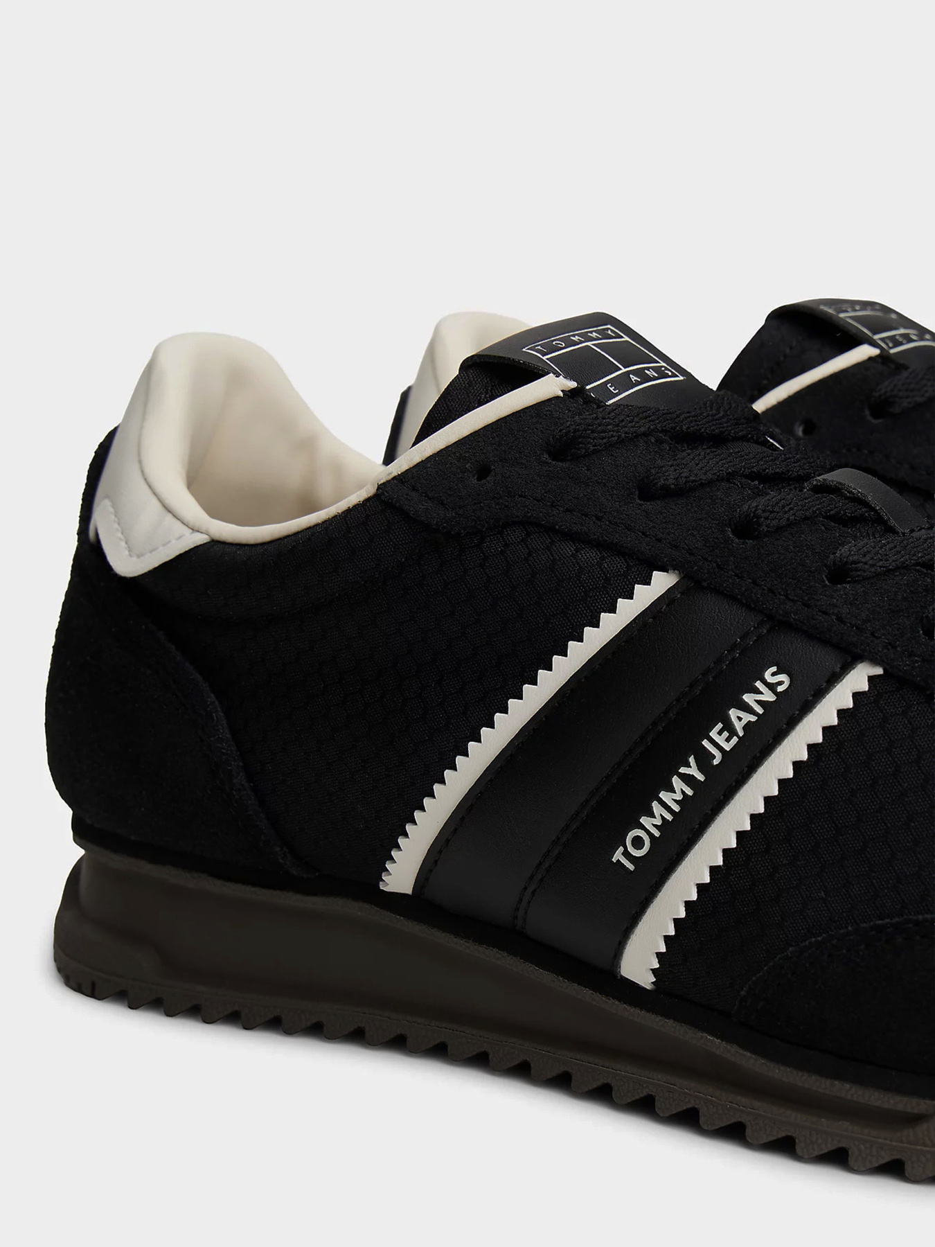 Кросівки Tommy Hilfiger TJM RETRO RUNNER CLEATED WINTE модель EM0EM01664-BDS Фото