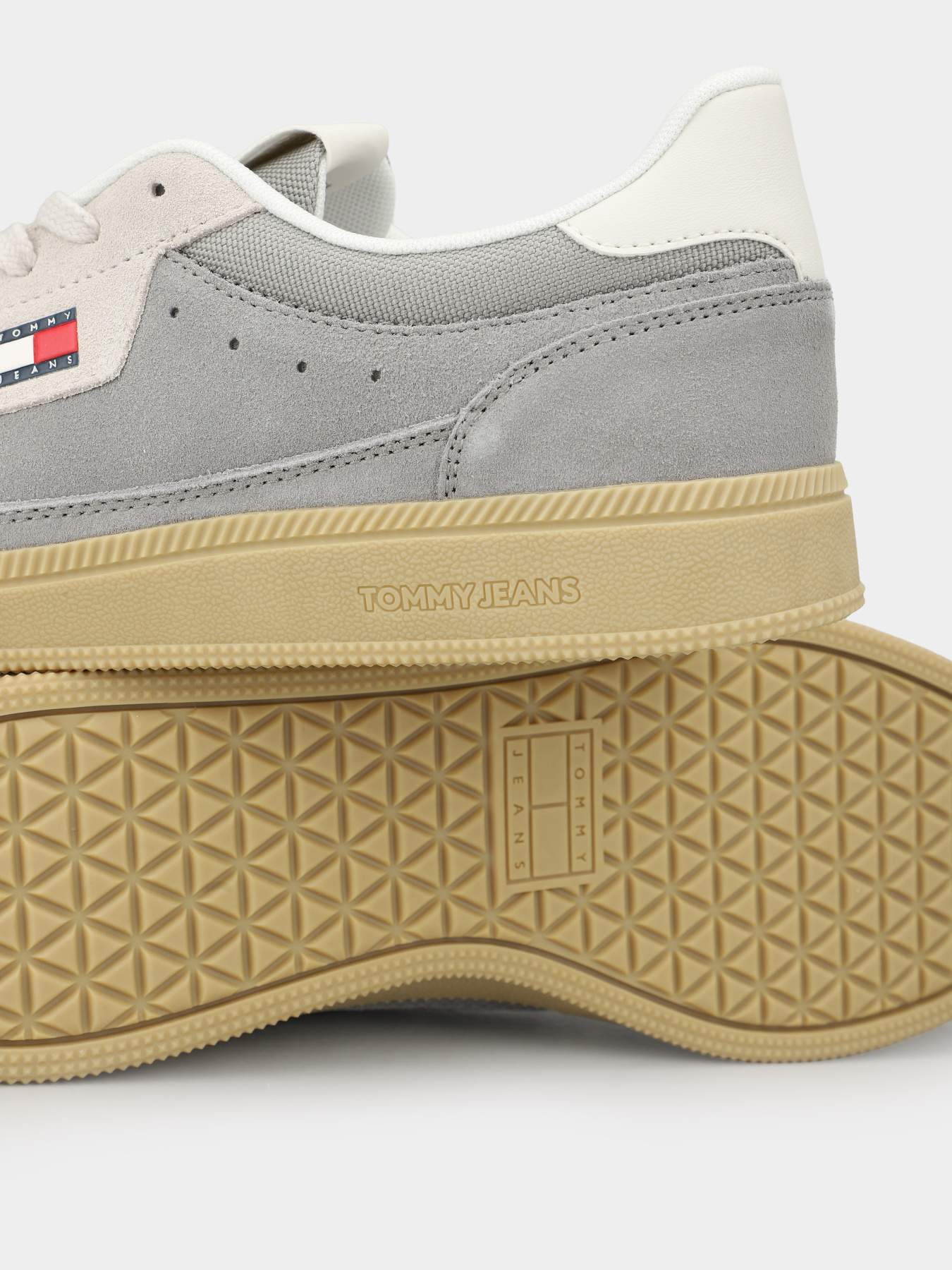 Tommy Hilfiger модель EM0EM01683-P06 Фото