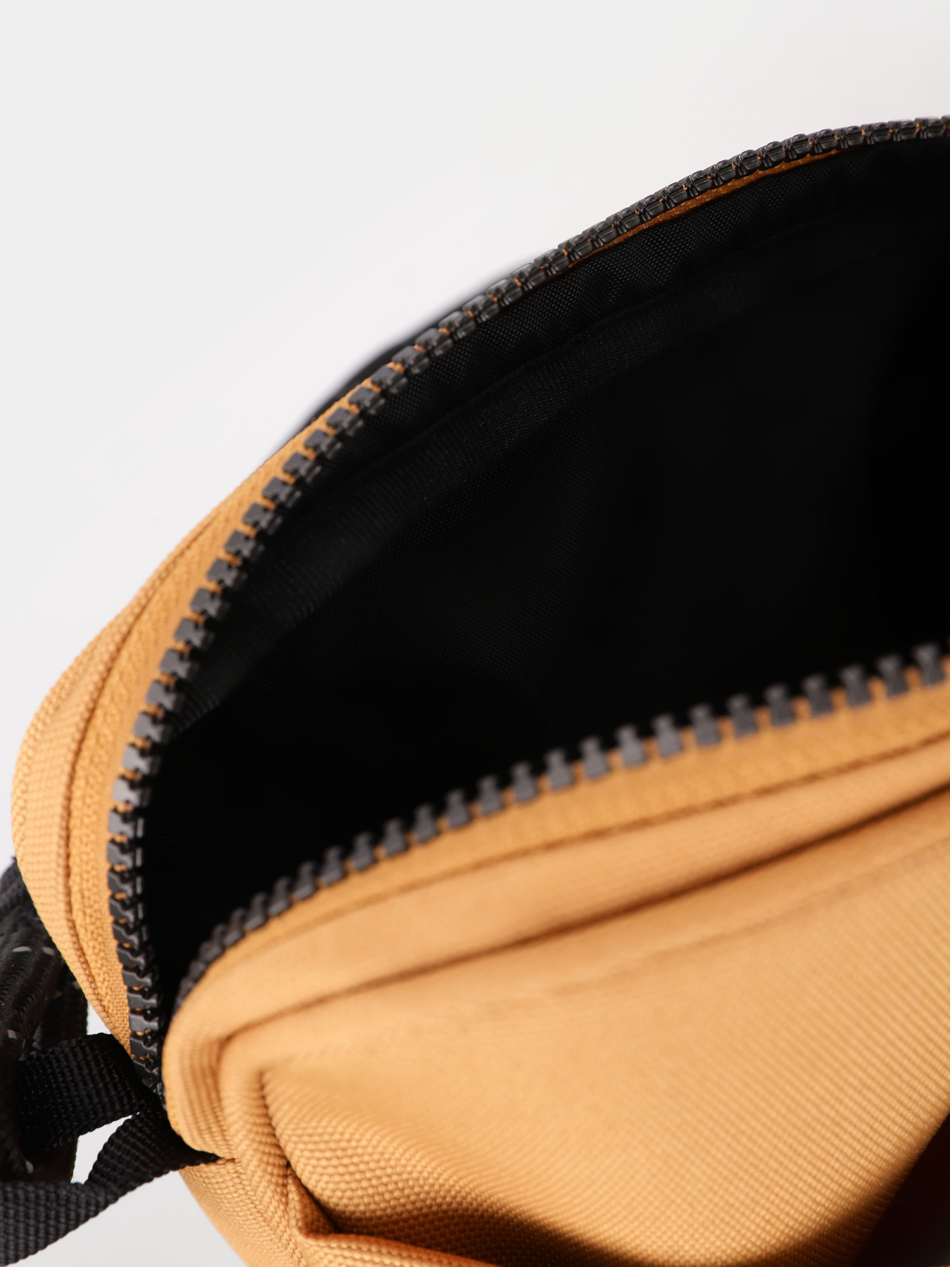 Крос-боді Timberland Venture Out Together модель TB0A67JNP47 Фото