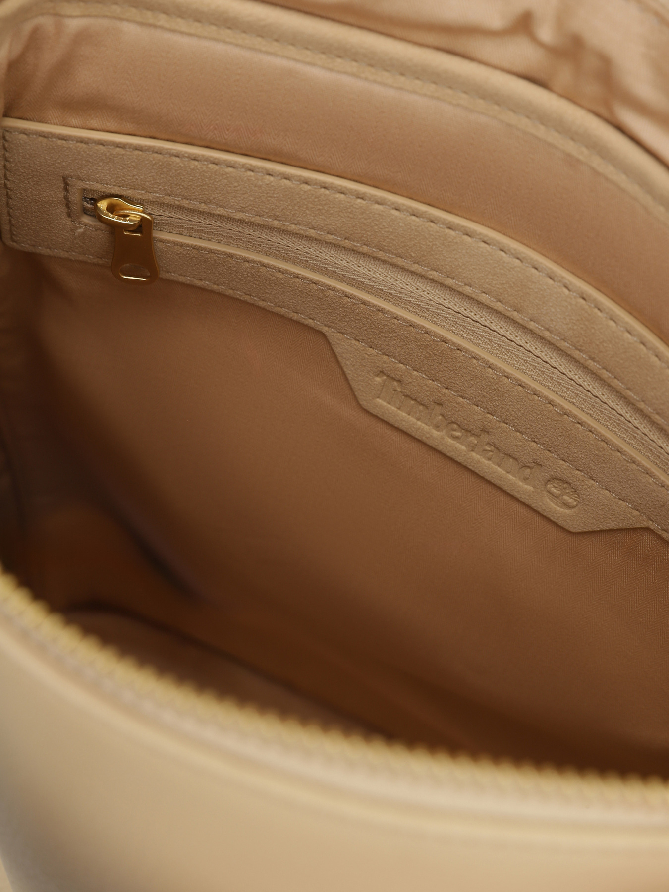 Рюкзак Timberland Tuckerman Leather 9L модель TB0A6717Y94 Фото