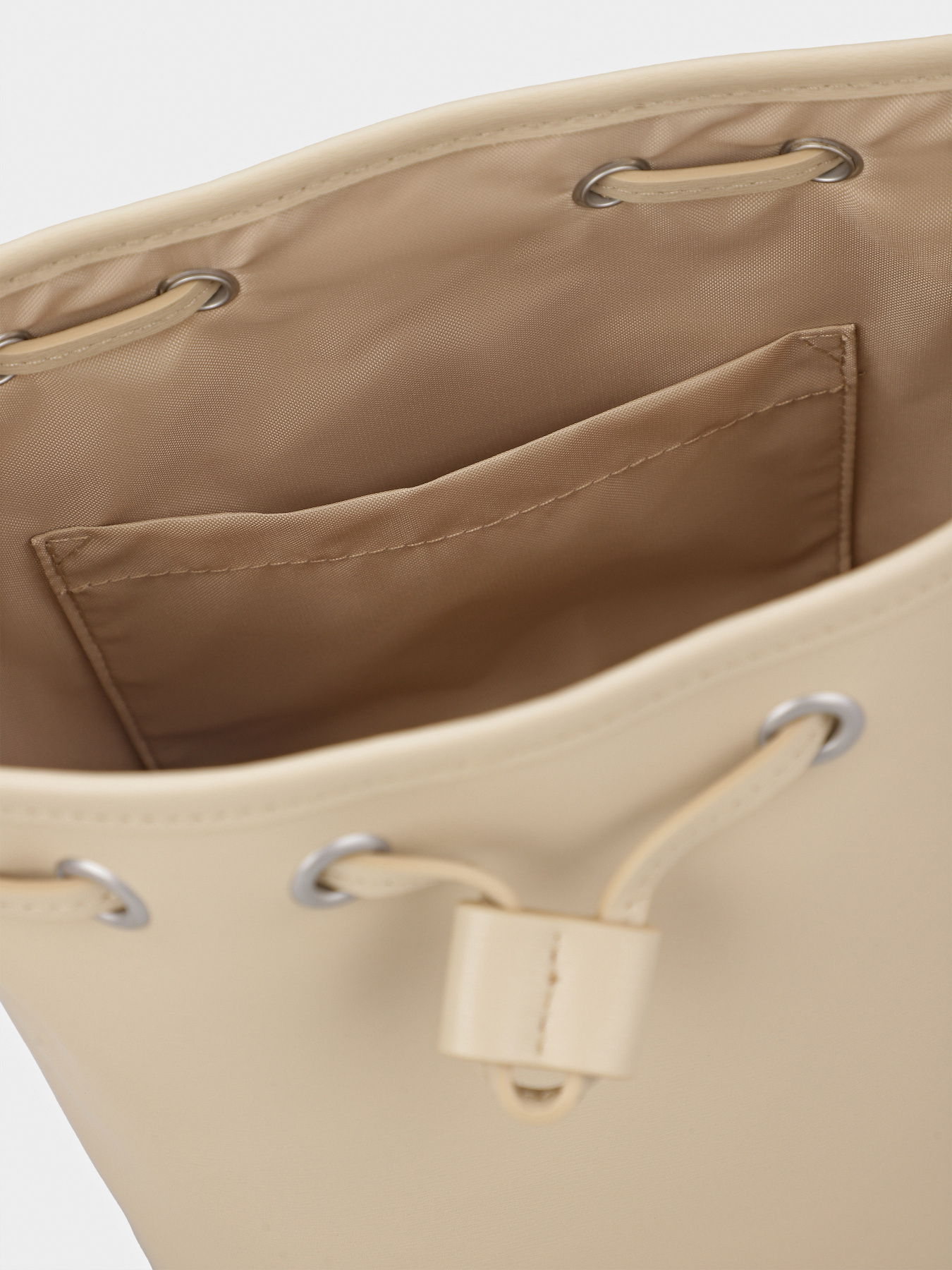 Сумка Timberland Leather Bucket Safari 7L модель TB0A674BY94 Фото