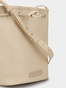 Сумка Timberland Leather Bucket Safari 7L модель TB0A674BY94 Фото