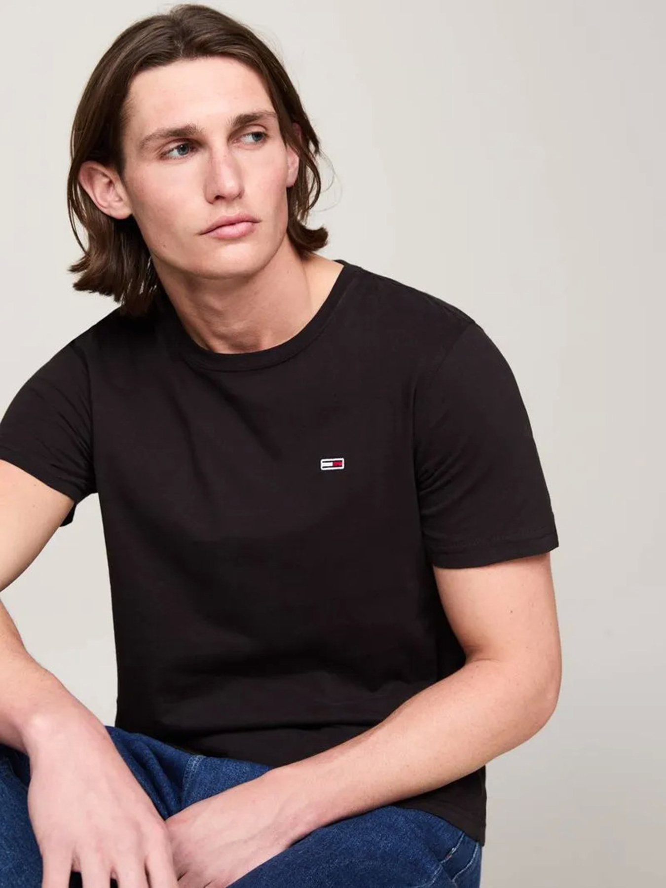 Футболки і поло Tommy Jeans модель DM0DM15381-0XR Футболки і поло Tommy Jeans модель DM0DM15381-0XR Фото