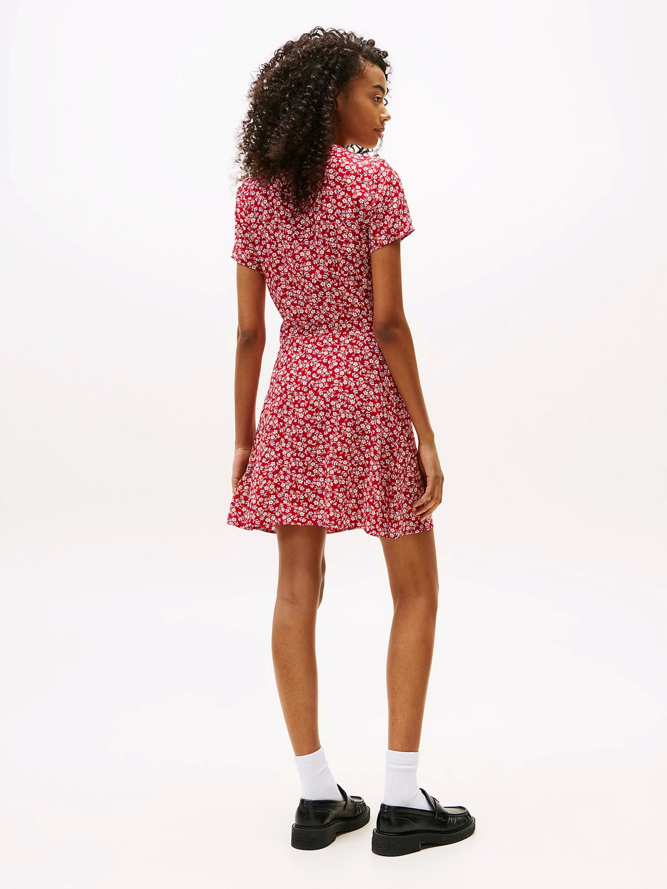 Платье мини Tommy Jeans модель DW0DW21120-0KP Платье мини Tommy Jeans модель DW0DW21120-0KP Фото