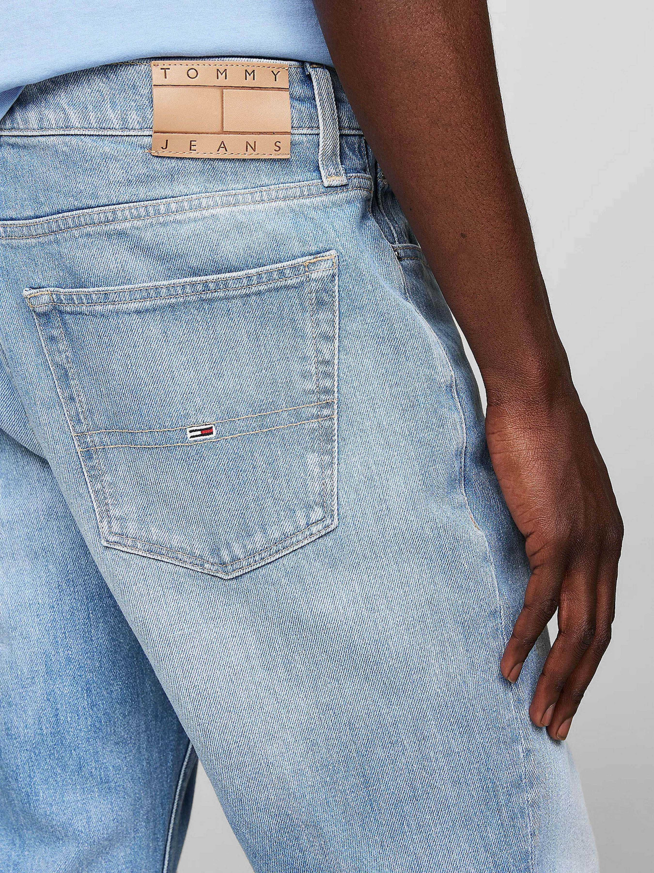 Завужені джинси Tommy Jeans модель DM0DM20182-1AB Фото