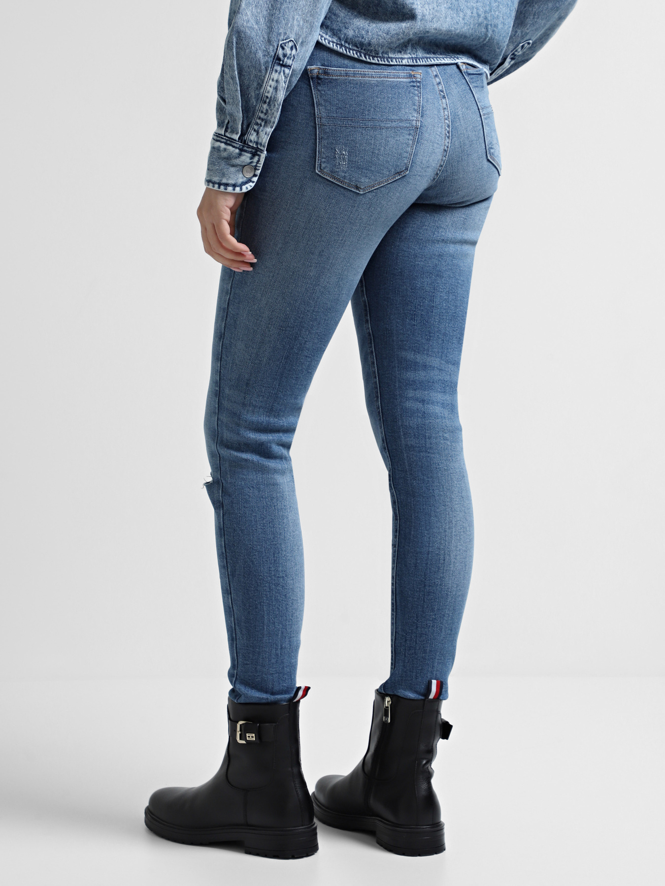 Завужені джинси Tommy Jeans модель DW0DW18194-1A5 Фото