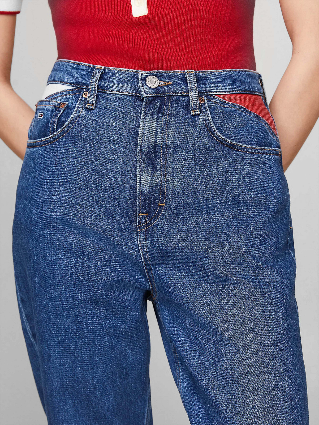 Джинсы мом Tommy Jeans модель DW0DW18572-1A5 Фото