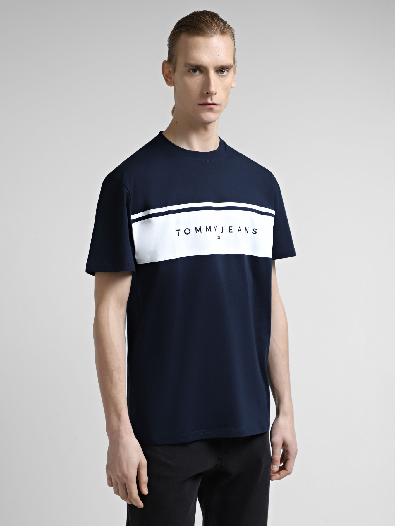 Футболка Tommy Jeans модель DM0DM18658-C1G Фото