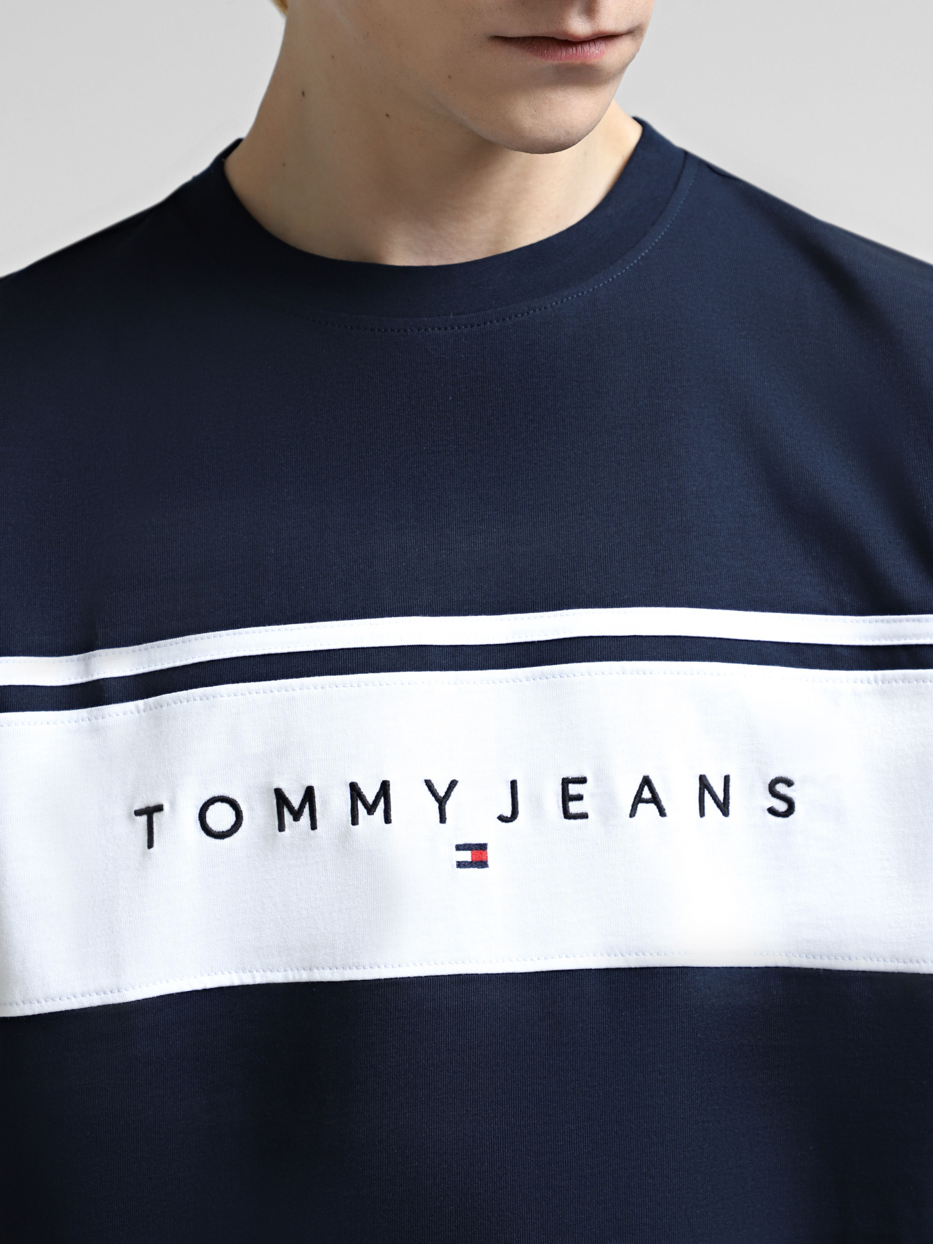 Футболка Tommy Jeans модель DM0DM18658-C1G Фото