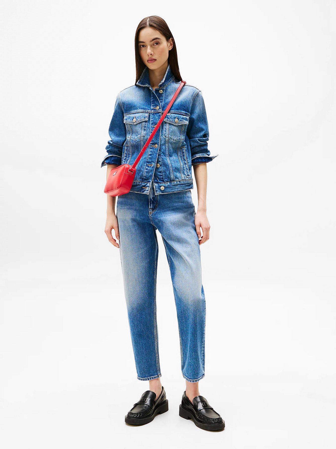 Джинсы мом Tommy Jeans модель DW0DW20578-1A5 Фото