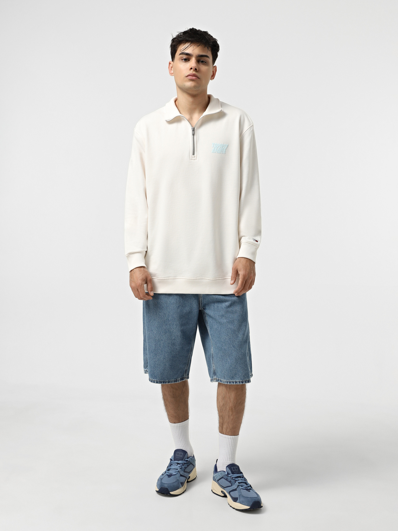 Свитшот Tommy Jeans модель DM0DM21865-YBH Свитшот Tommy Jeans модель DM0DM21865-YBH Фото