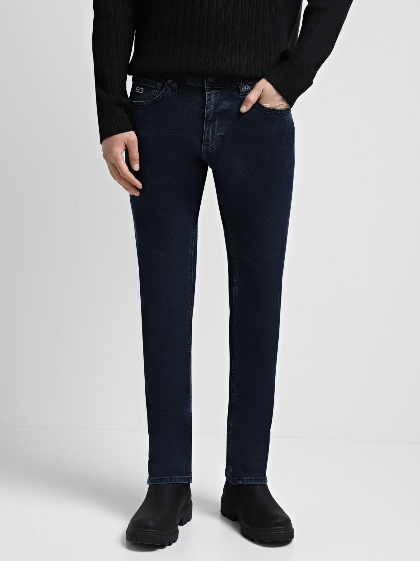 Зауженные джинсы Tommy Jeans модель DM0DM17108-1BJ Фото