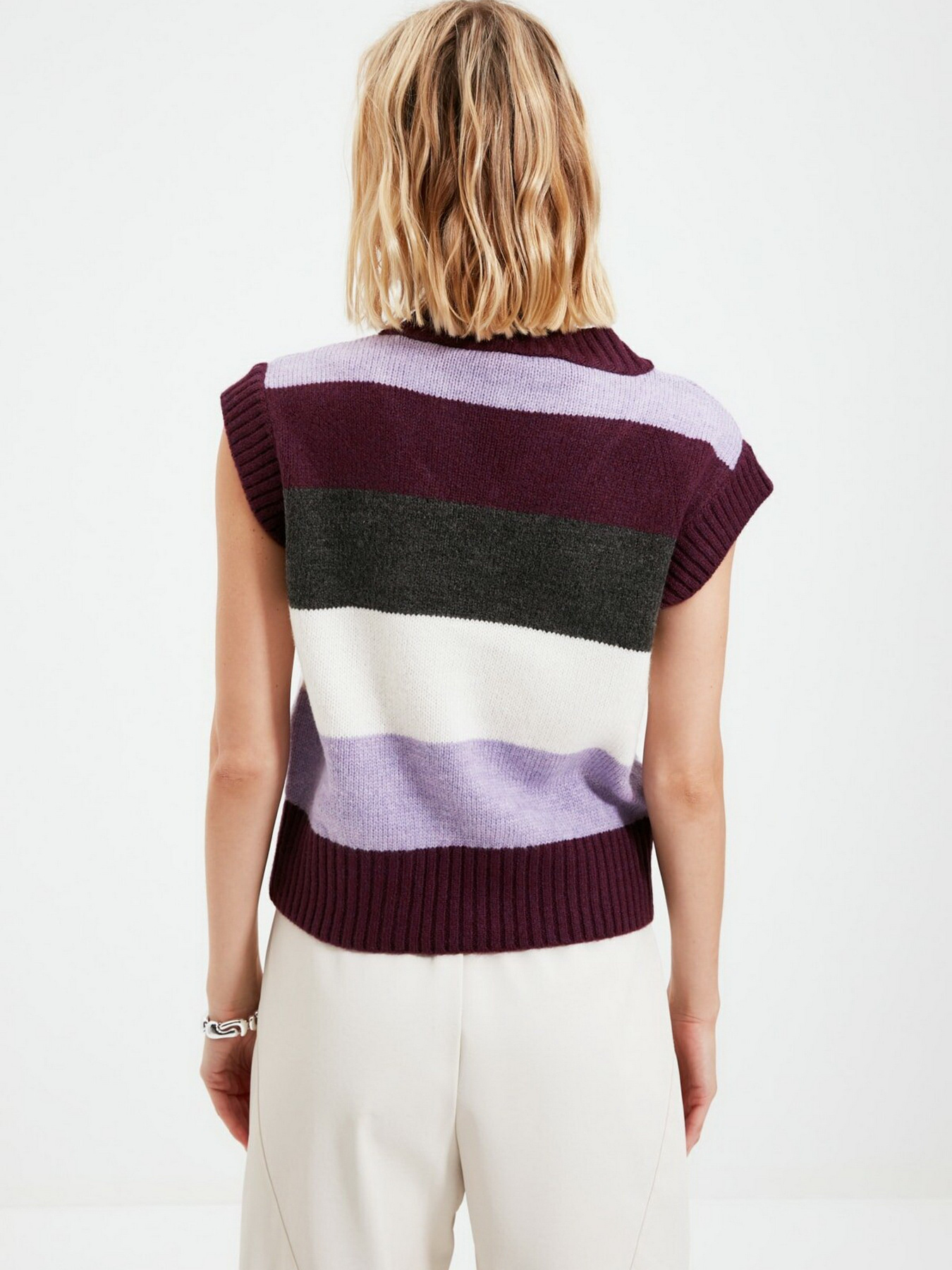 Жилет Trendyol модель TWOAW22BZ0003/Murdum Жилет Trendyol модель TWOAW22BZ0003/Murdum Фото