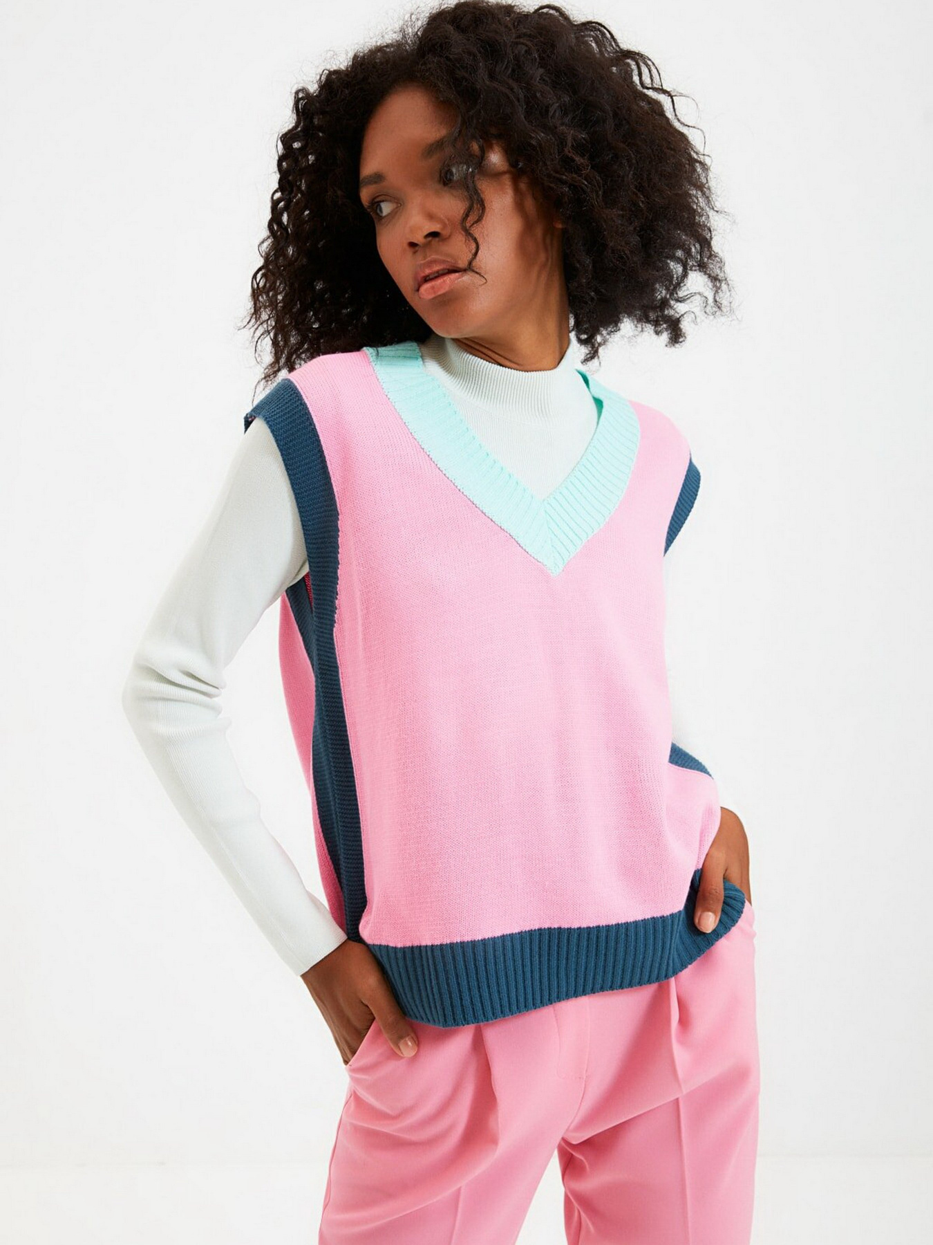 Жилет Trendyol модель TWOAW22BZ0055/Pembe Жилет Trendyol модель TWOAW22BZ0055/Pembe Фото