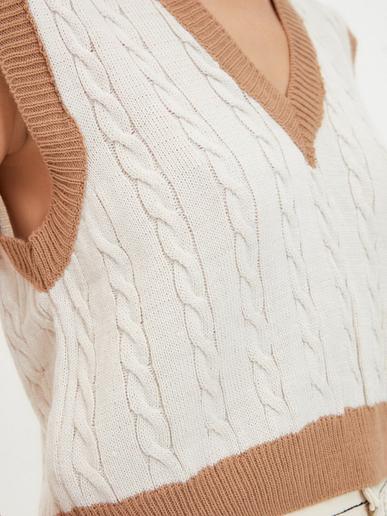 Жилет Trendyol модель TWOAW22BZ0060/Tas Жилет Trendyol модель TWOAW22BZ0060/Tas Фото