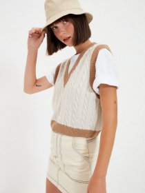 Жилет Trendyol модель TWOAW22BZ0060/Tas Жилет Trendyol модель TWOAW22BZ0060/Tas Фото