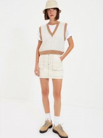 Жилет Trendyol модель TWOAW22BZ0060/Tas Жилет Trendyol модель TWOAW22BZ0060/Tas Фото