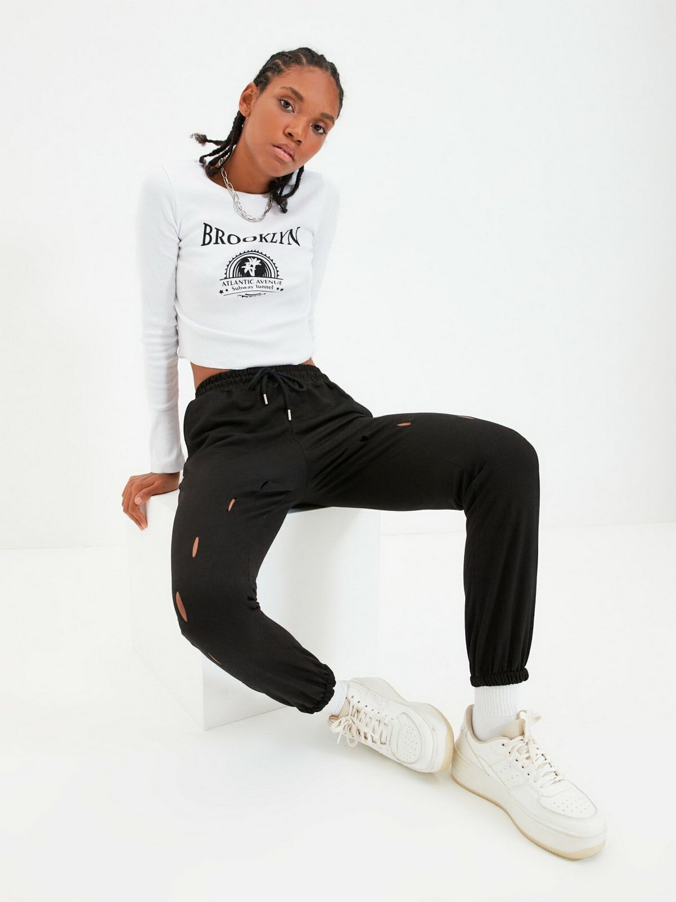 Штаны спортивные Trendyol модель TWOAW22EA0002/Siyah Фото